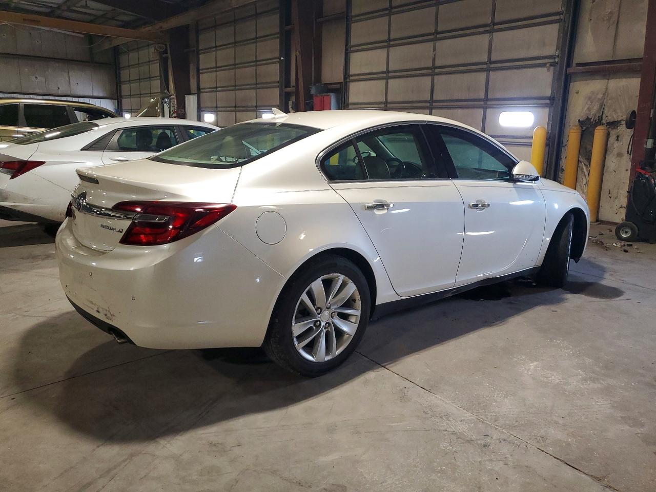 2014 Buick Regal Premium White vin: 2G4GR5GX5E9178547