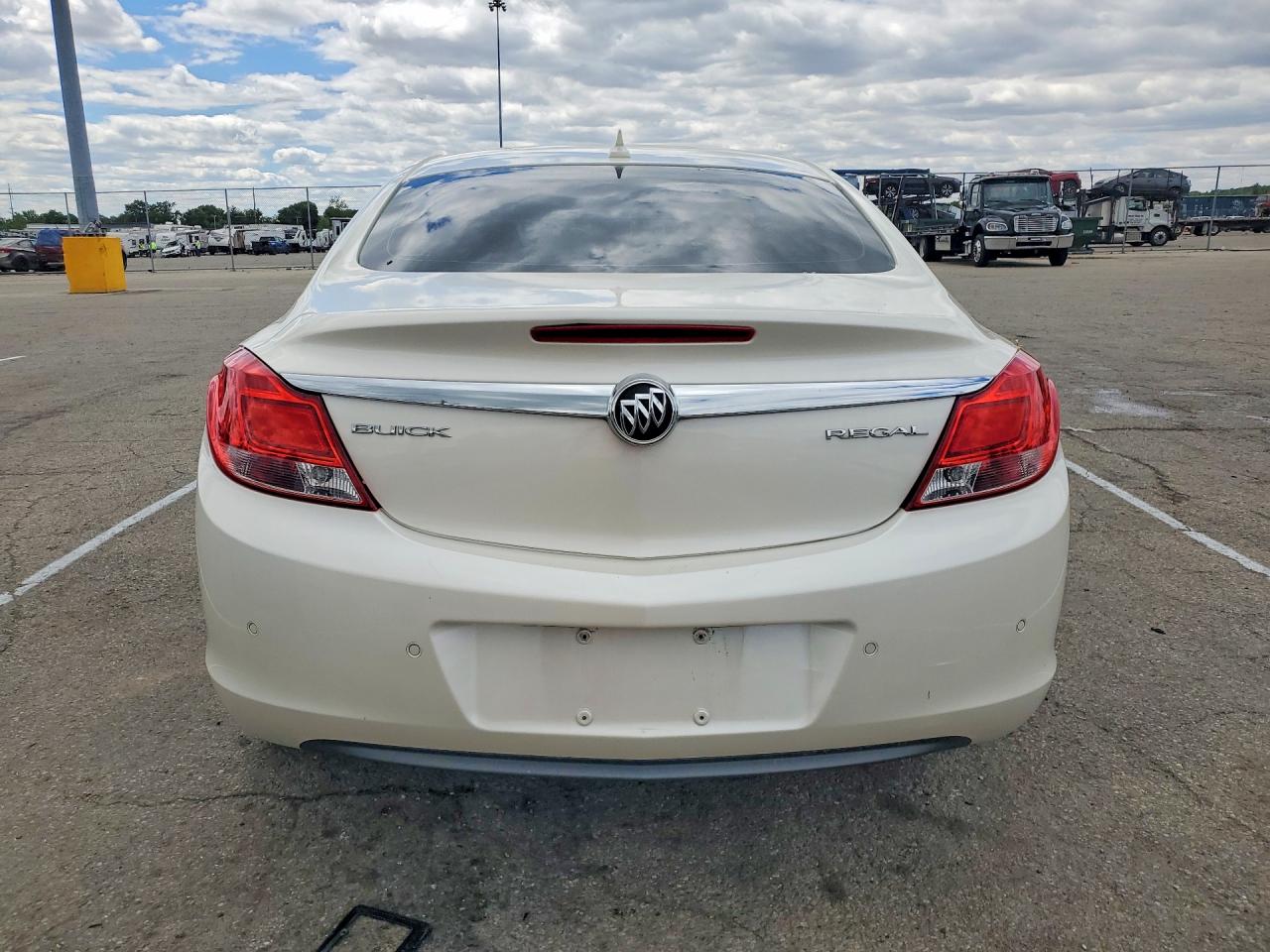 2012 Buick Regal Premium White vin: 2G4GS5EK0C9136974