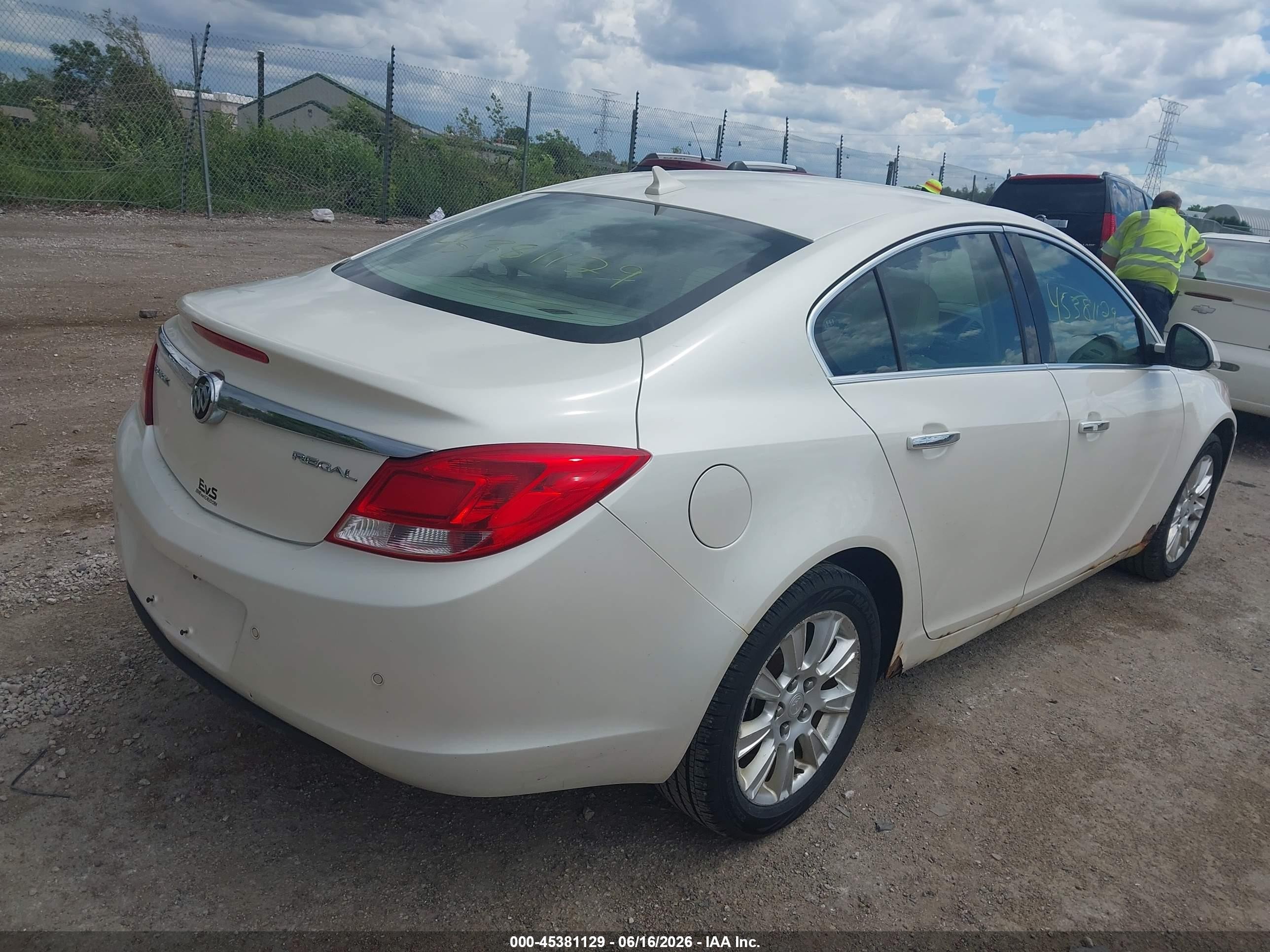 2012 Buick Regal Premium 1 White vin: 2G4GS5ER1C9142201