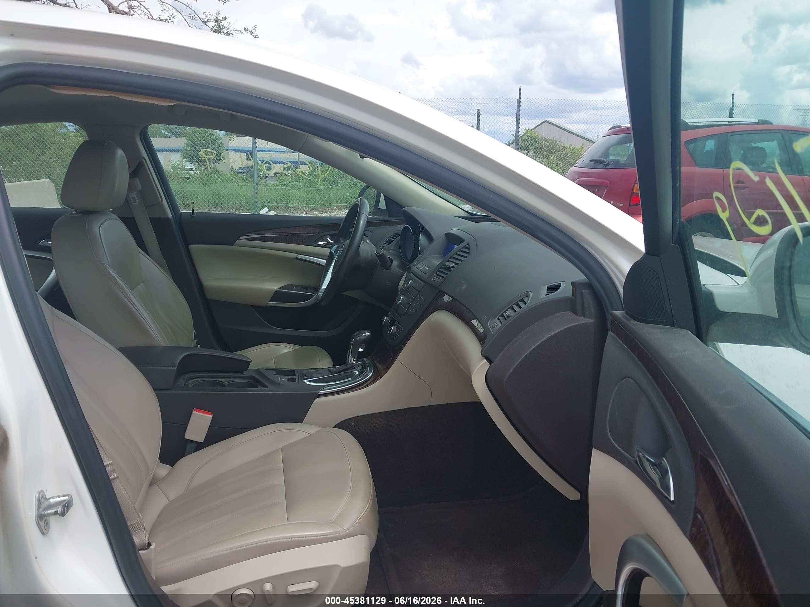 2012 Buick Regal Premium 1 White vin: 2G4GS5ER1C9142201