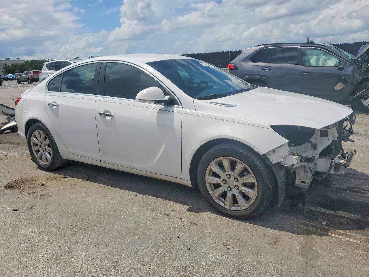 2013 Buick Regal Premium White vin: 2G4GS5ER7D9214147