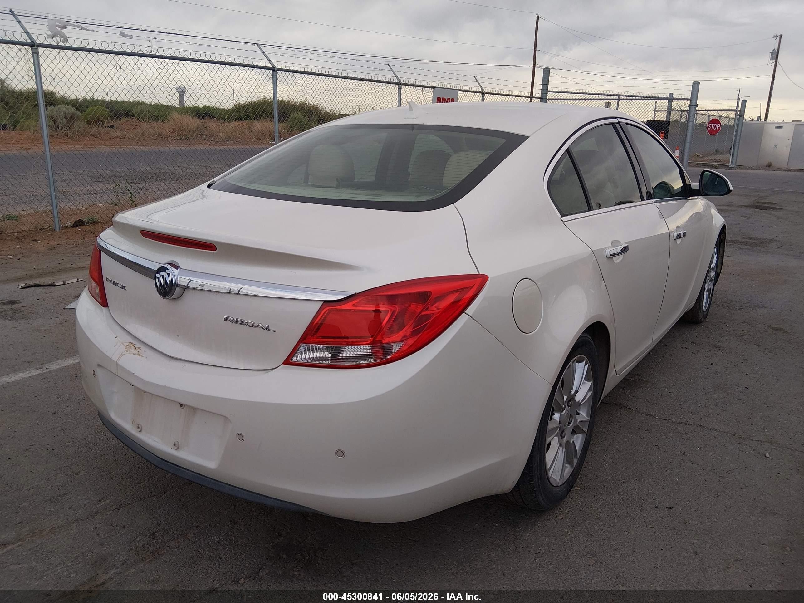 2012 Buick Regal Premium 1 White vin: 2G4GS5ER9C9123881