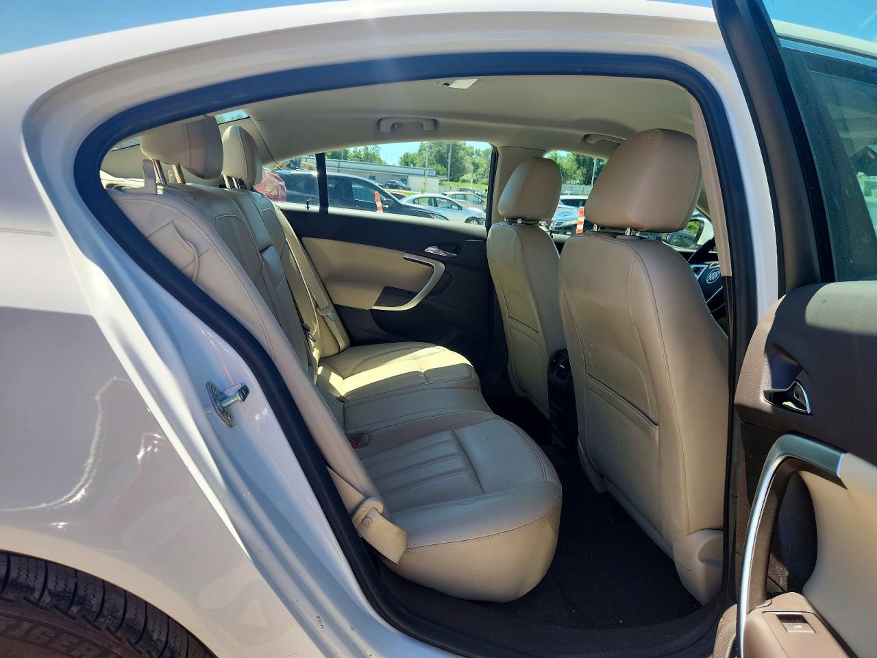 2012 Buick Regal Premium White vin: 2G4GS5EV0C9144227