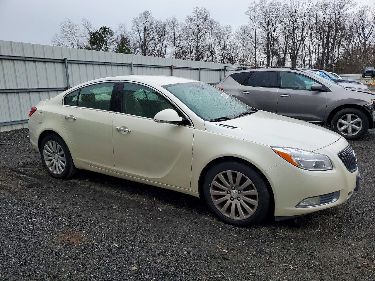 2012 Buick Regal White vin: 2G4GS5EV1C9215631
