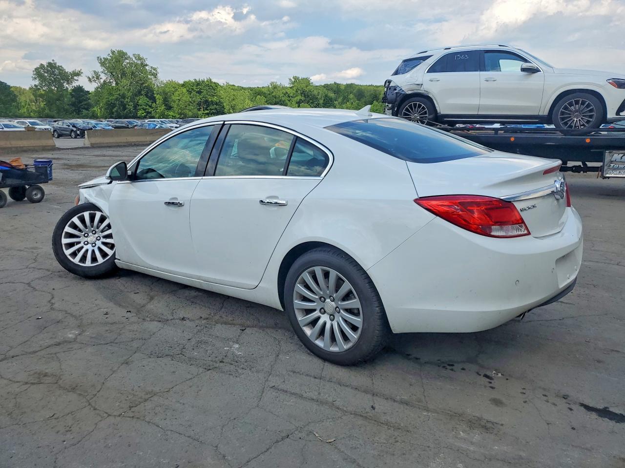2013 Buick Regal Premium White vin: 2G4GS5EV4D9171884