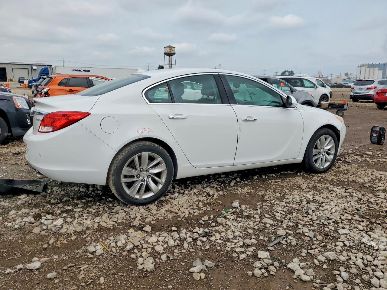 2013 Buick Regal Premium White vin: 2G4GS5EV9D9125404