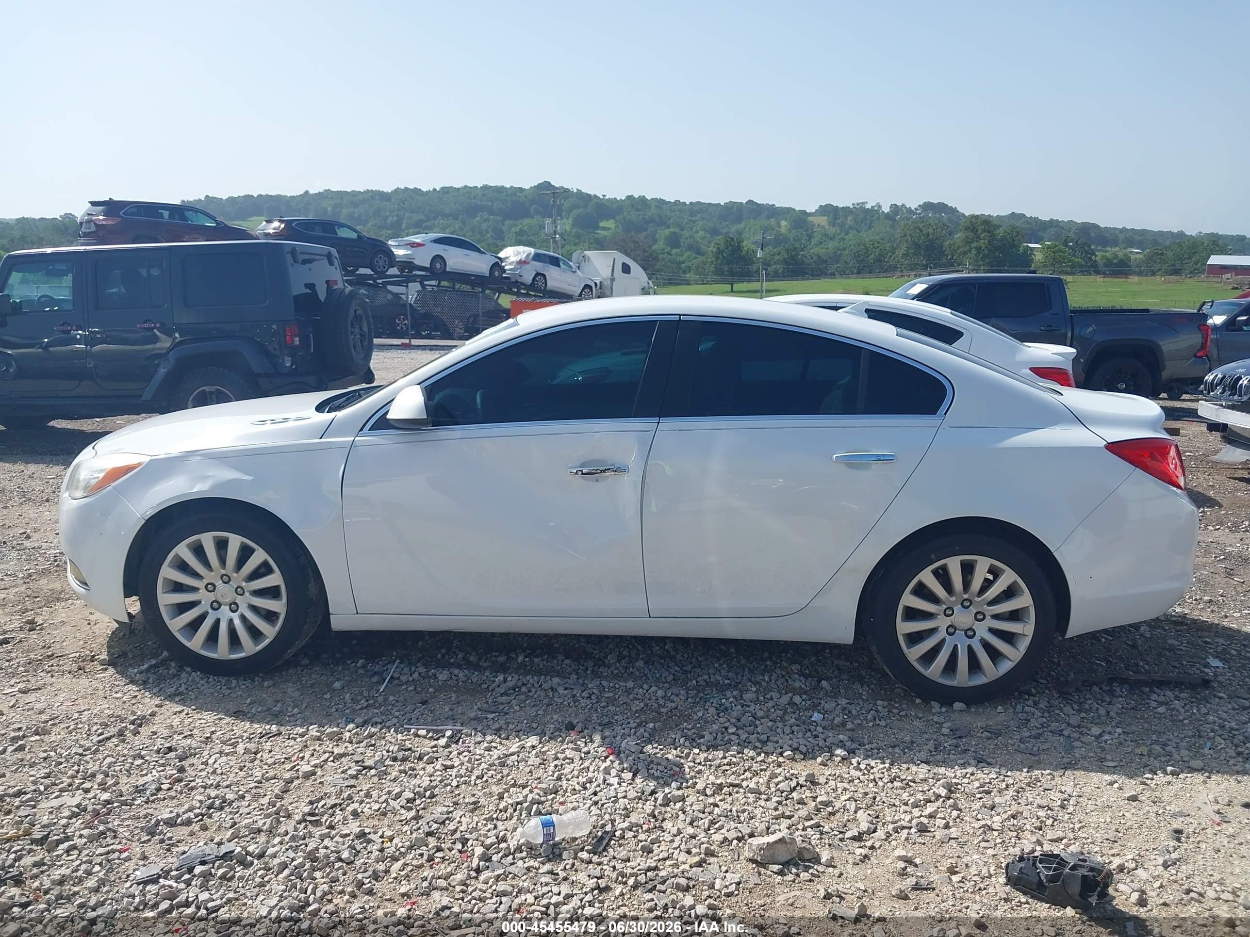 2013 Buick Regal Turbo - Premium 1 White vin: 2G4GS5EVXD9125024
