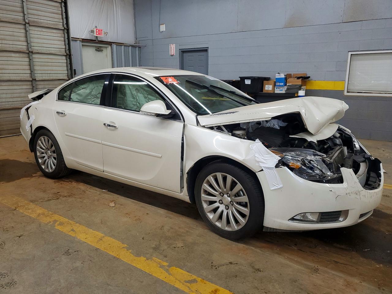 2012 Buick Regal Premium White vin: 2G4GT5GK5C9137516