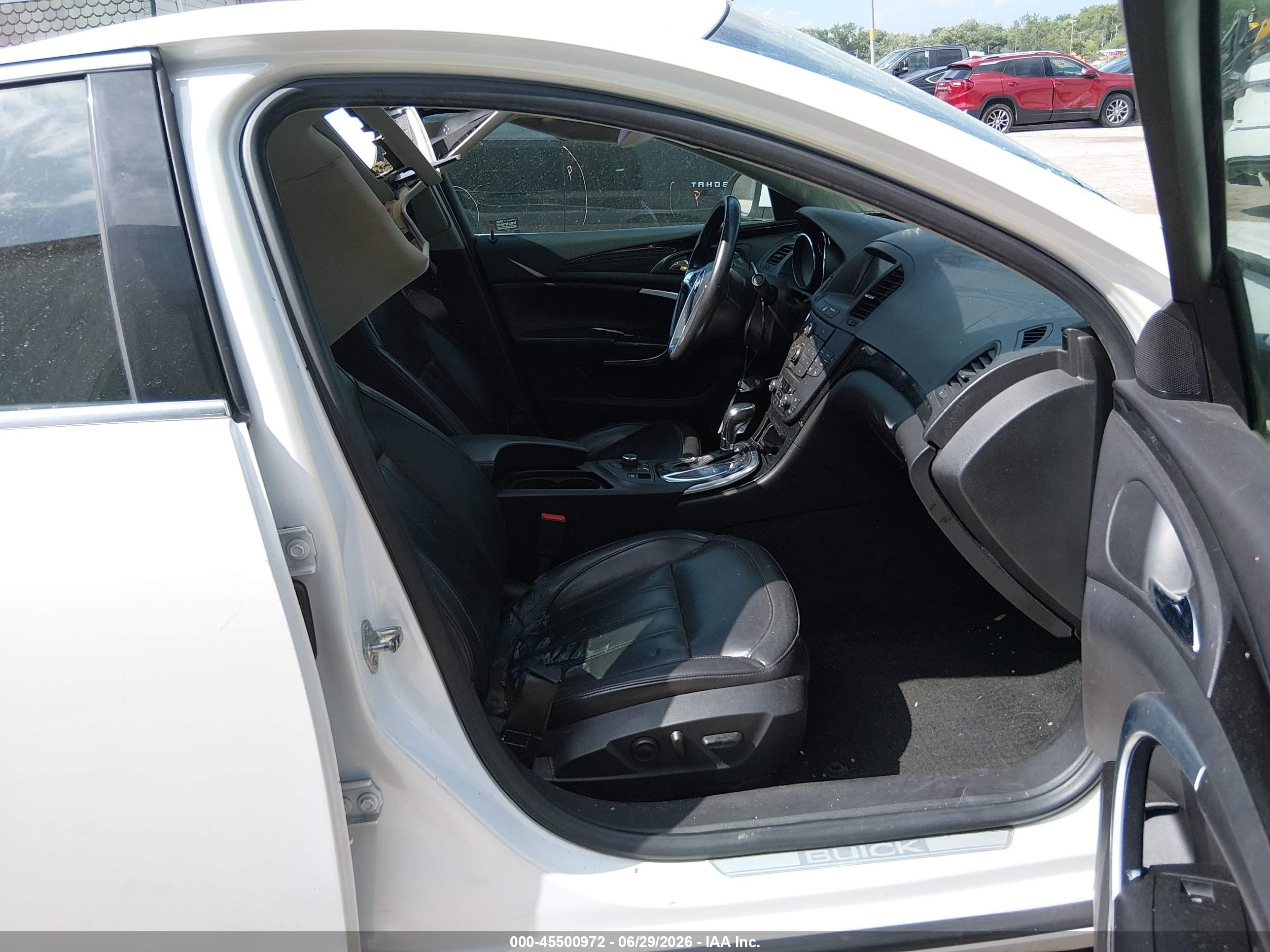 2012 Buick Regal Premium 2 White vin: 2G4GT5GK8C9115400
