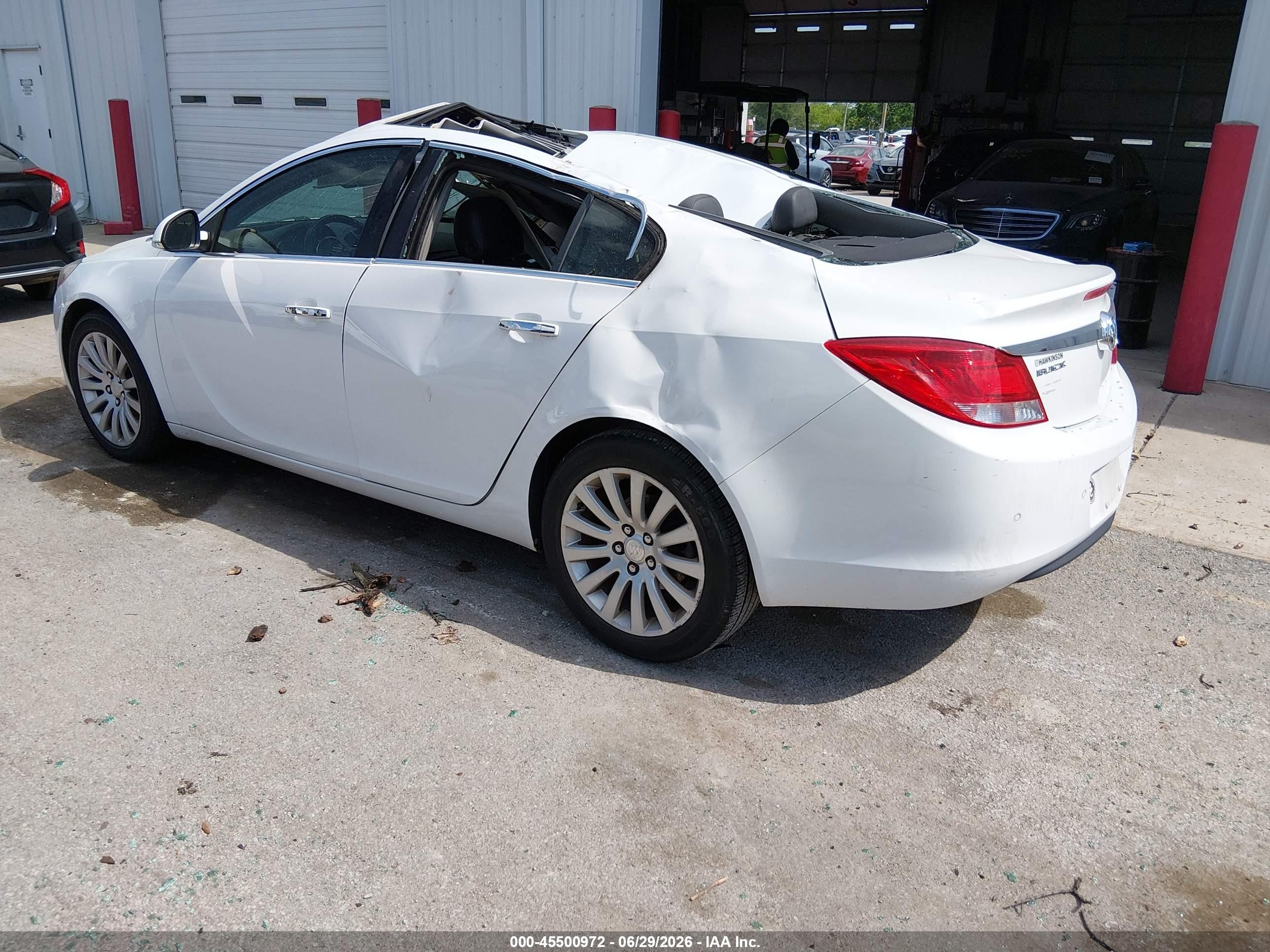 2012 Buick Regal Premium 2 White vin: 2G4GT5GK8C9115400