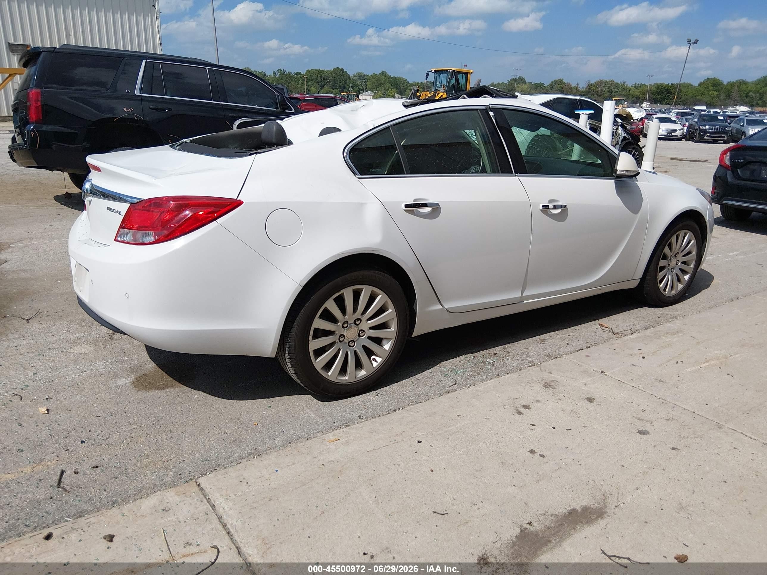 2012 Buick Regal Premium 2 White vin: 2G4GT5GK8C9115400