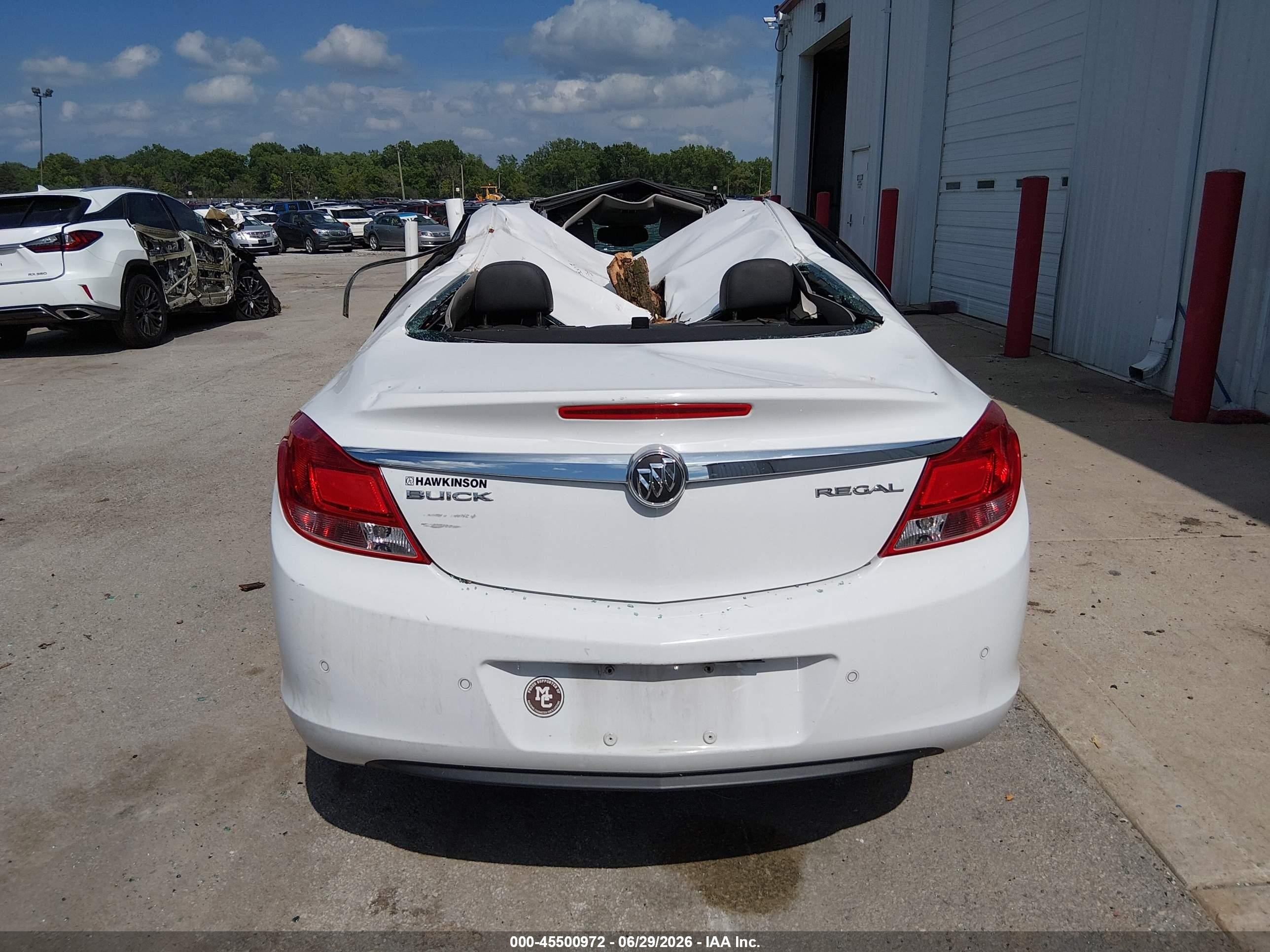 2012 Buick Regal Premium 2 White vin: 2G4GT5GK8C9115400