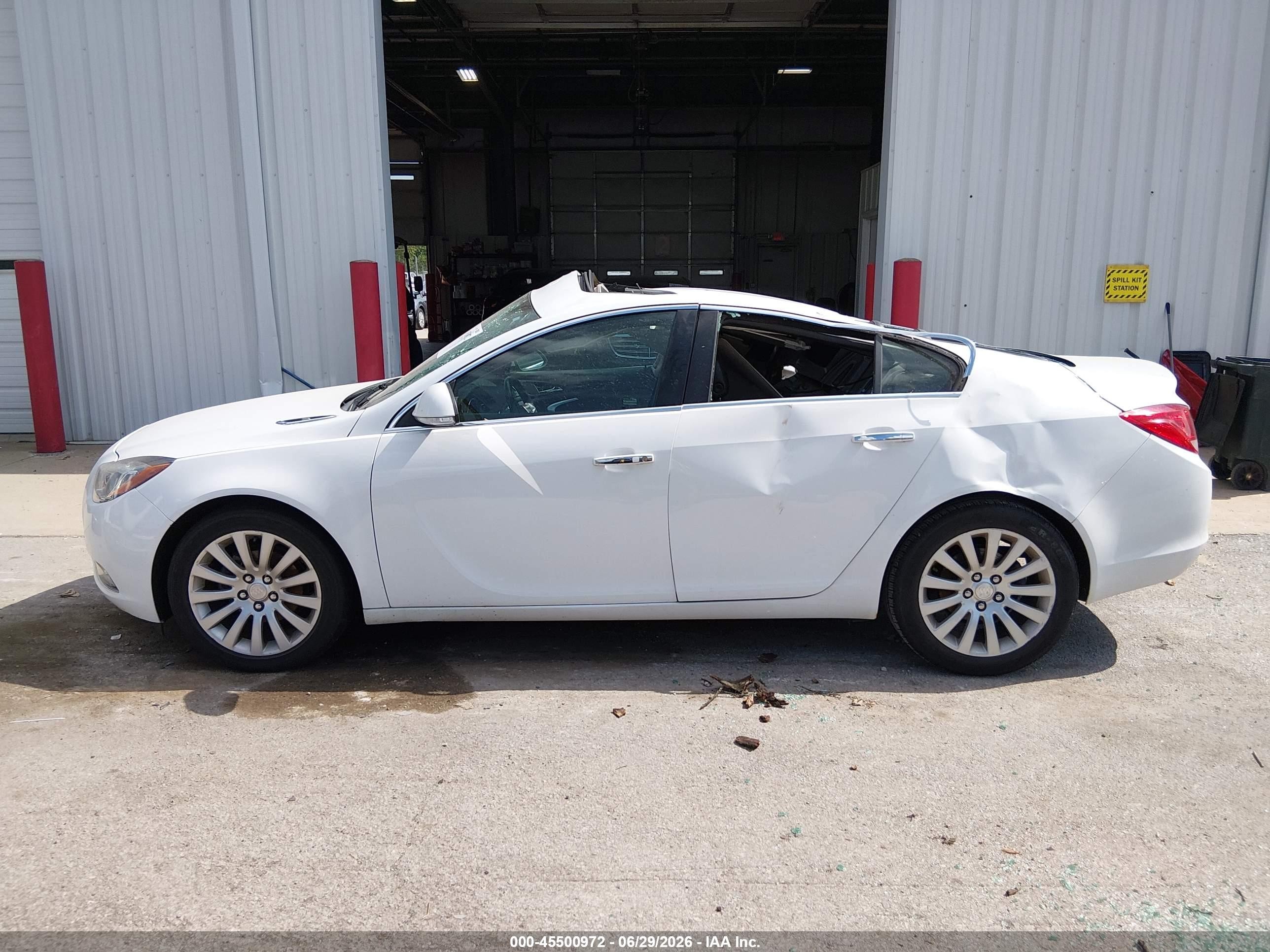 2012 Buick Regal Premium 2 White vin: 2G4GT5GK8C9115400