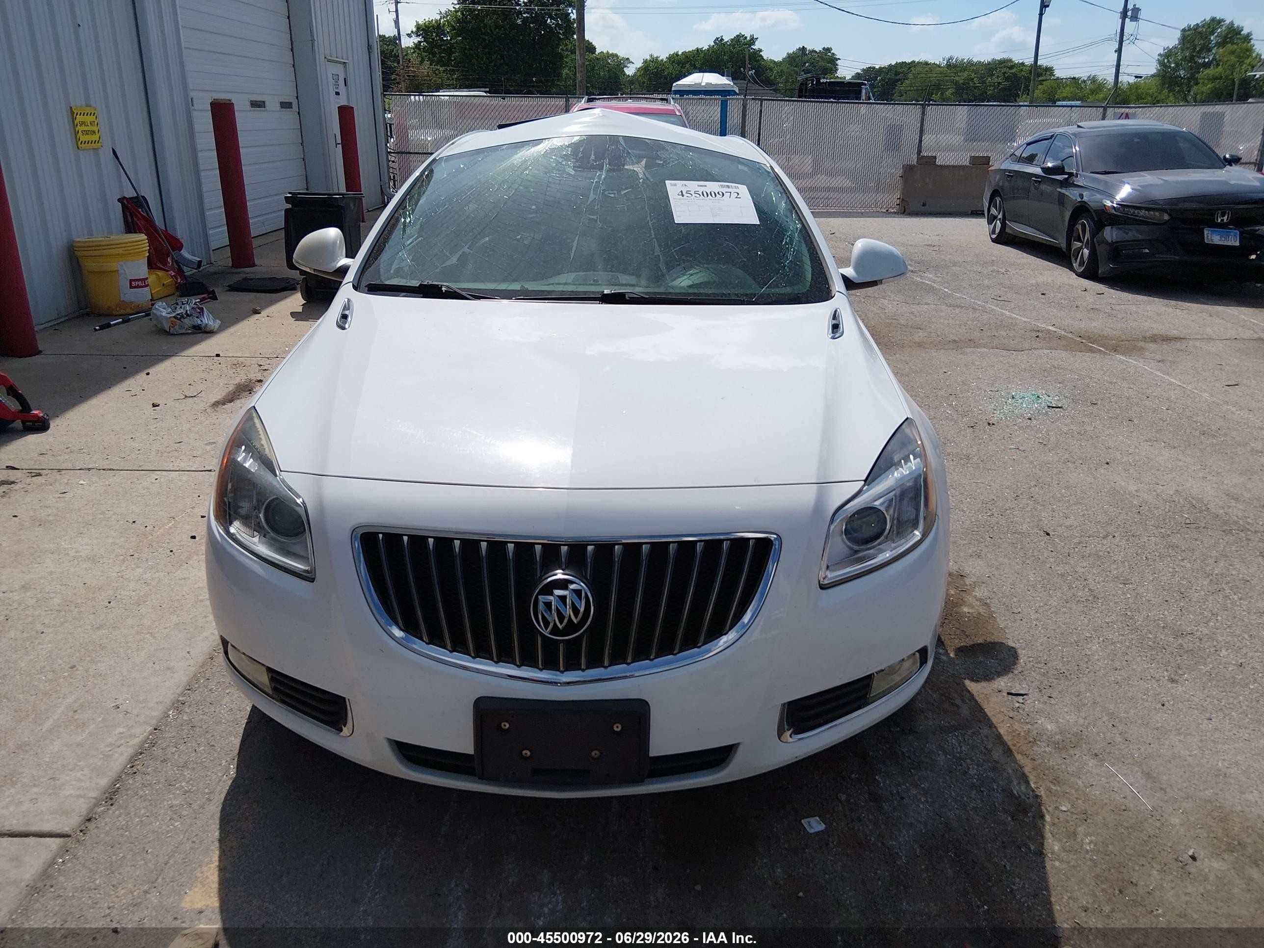 2012 Buick Regal Premium 2 White vin: 2G4GT5GK8C9115400