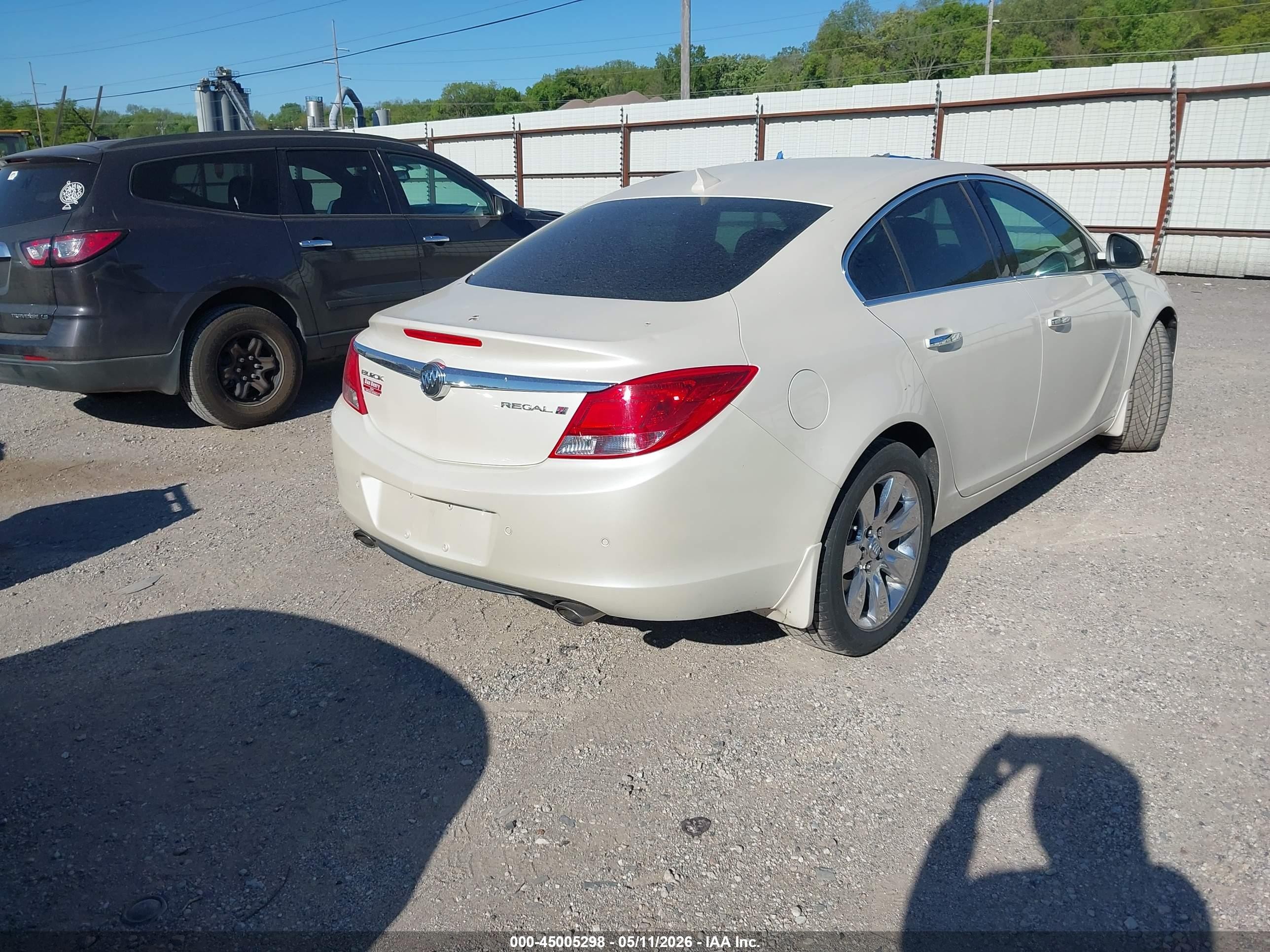 2013 Buick Regal Turbo - Premium 2 White vin: 2G4GT5GV5D9247445