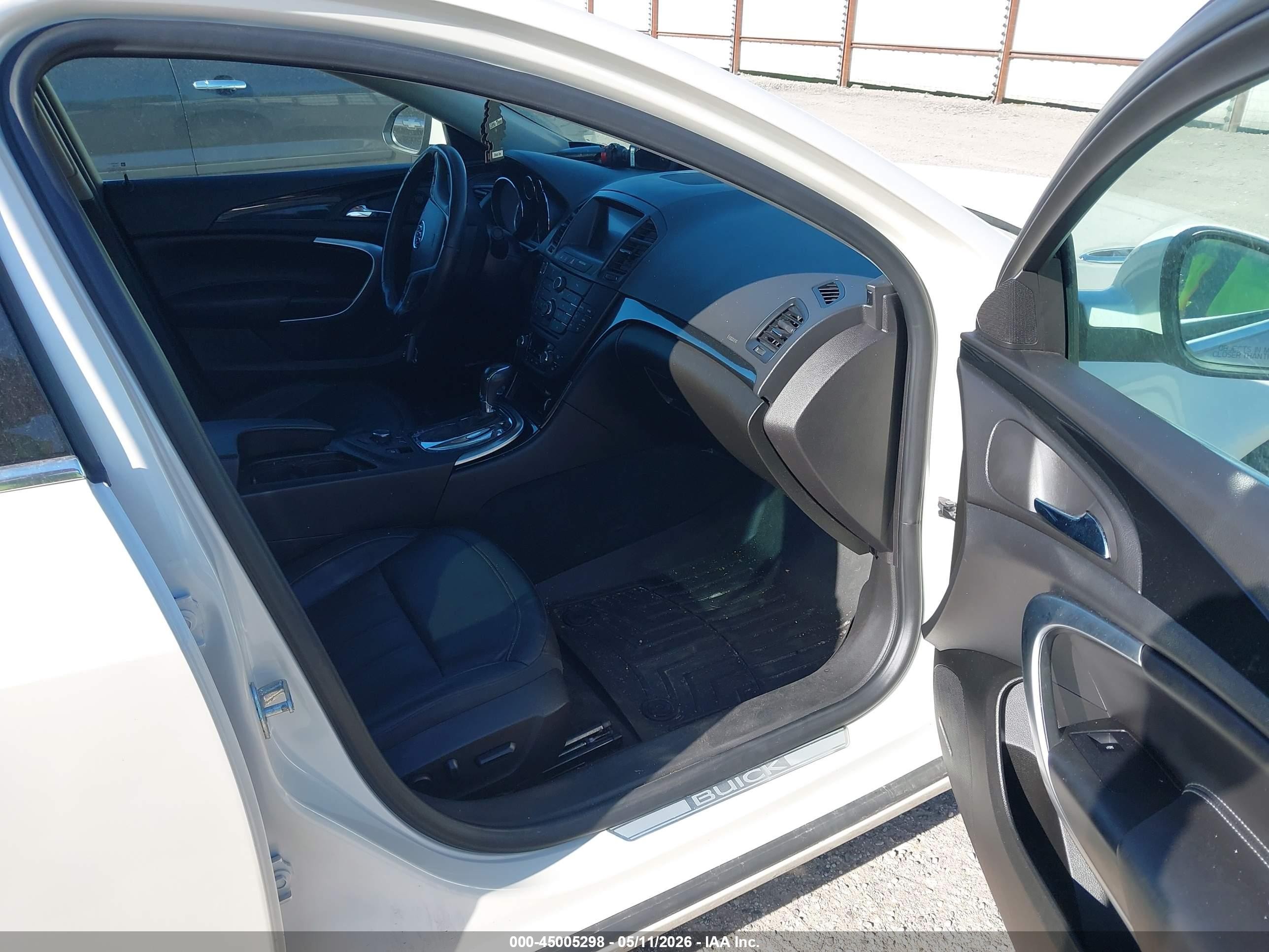 2013 Buick Regal Turbo - Premium 2 White vin: 2G4GT5GV5D9247445