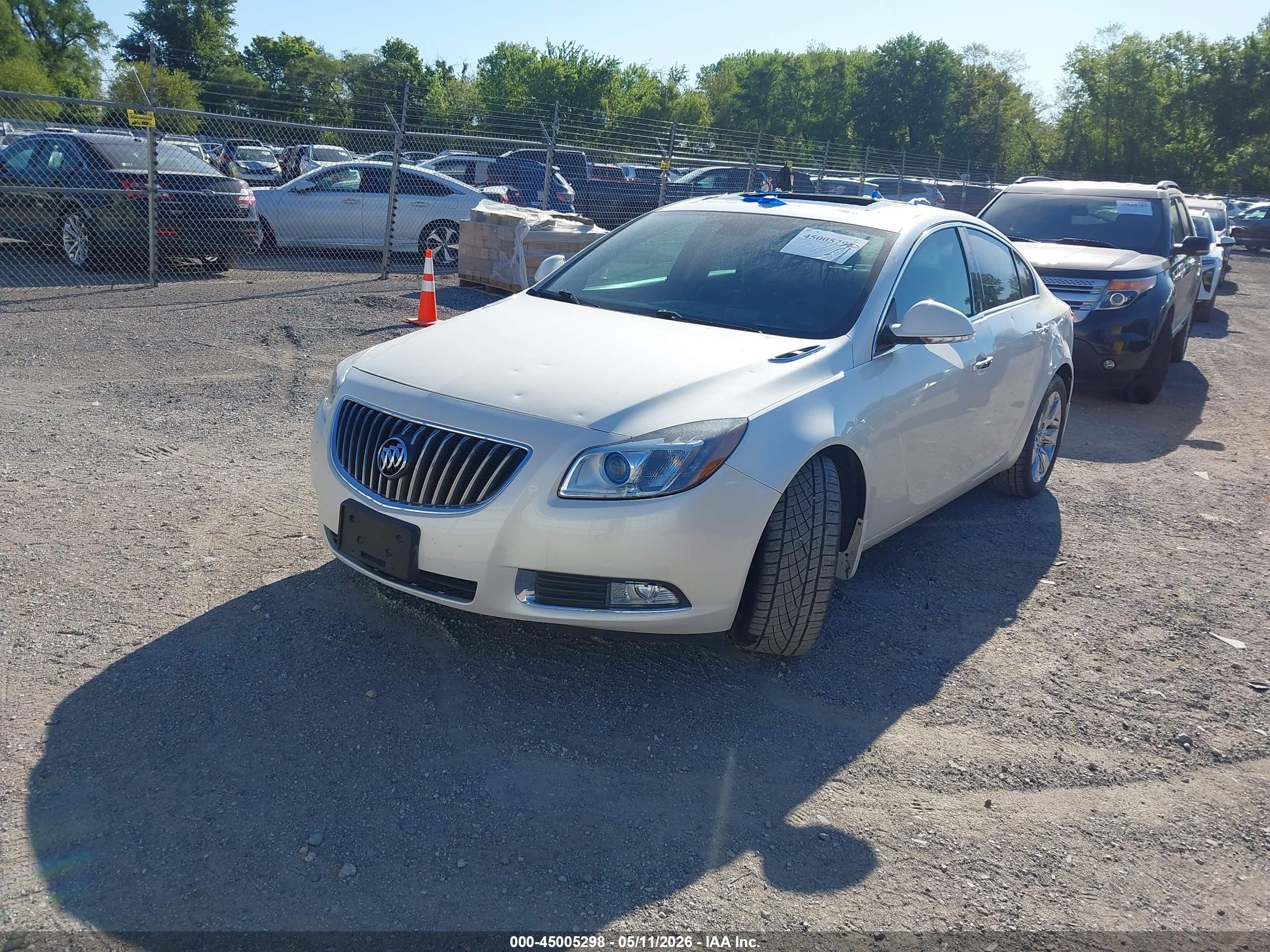 2013 Buick Regal Turbo - Premium 2 White vin: 2G4GT5GV5D9247445