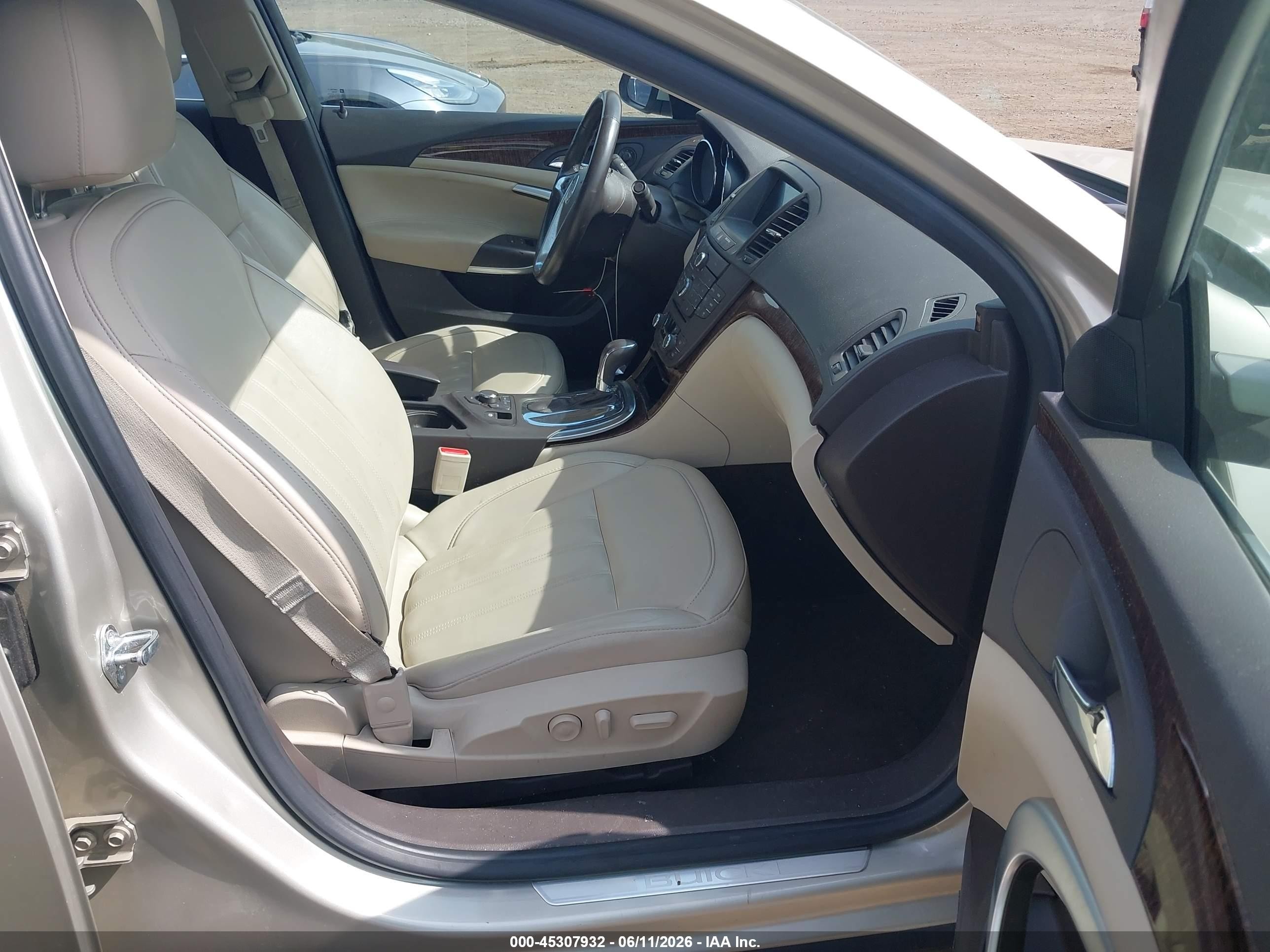 2013 Buick Regal Turbo - Premium 2 Beige vin: 2G4GT5GV7D9192691
