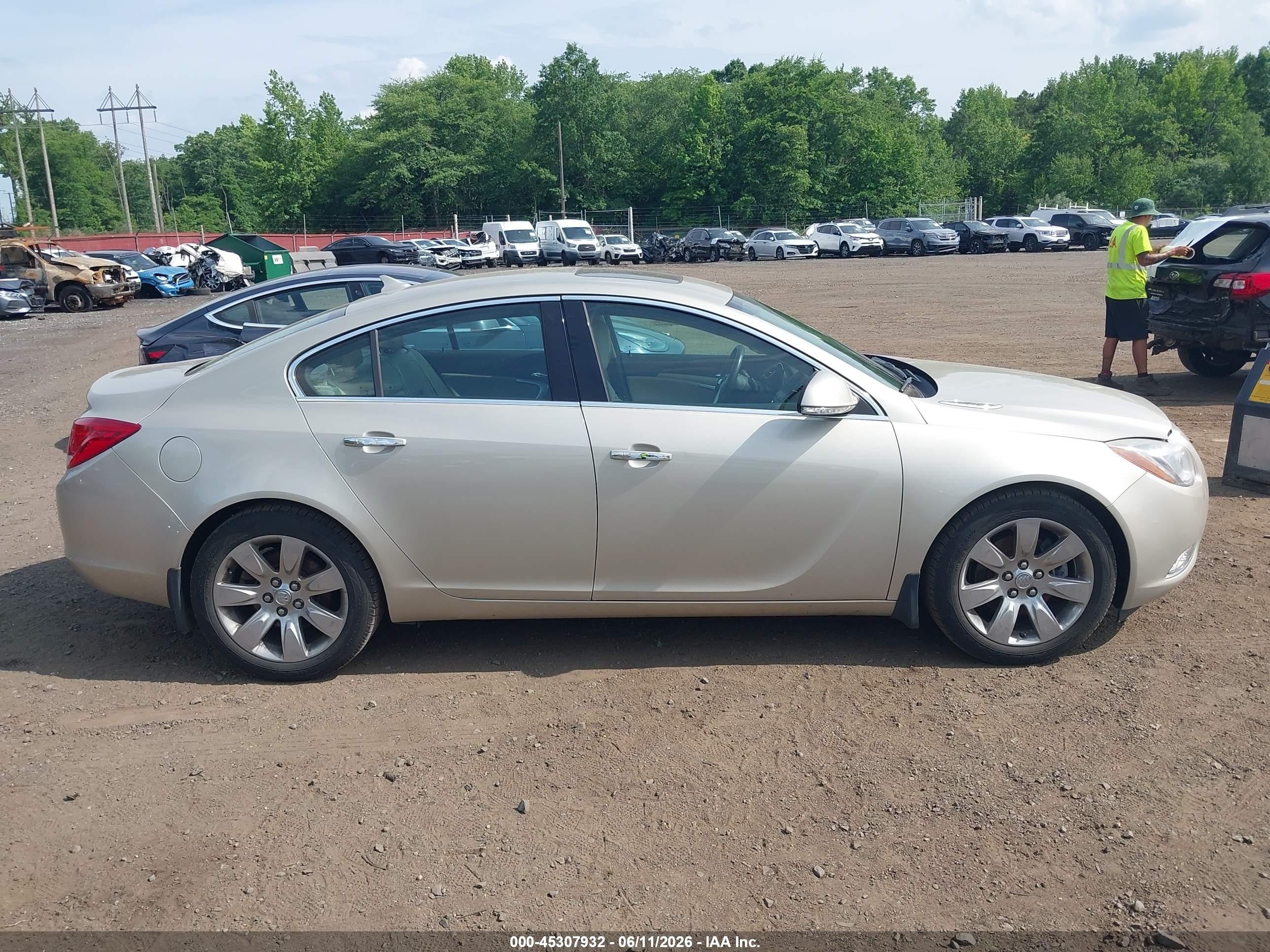 2013 Buick Regal Turbo - Premium 2 Beige vin: 2G4GT5GV7D9192691