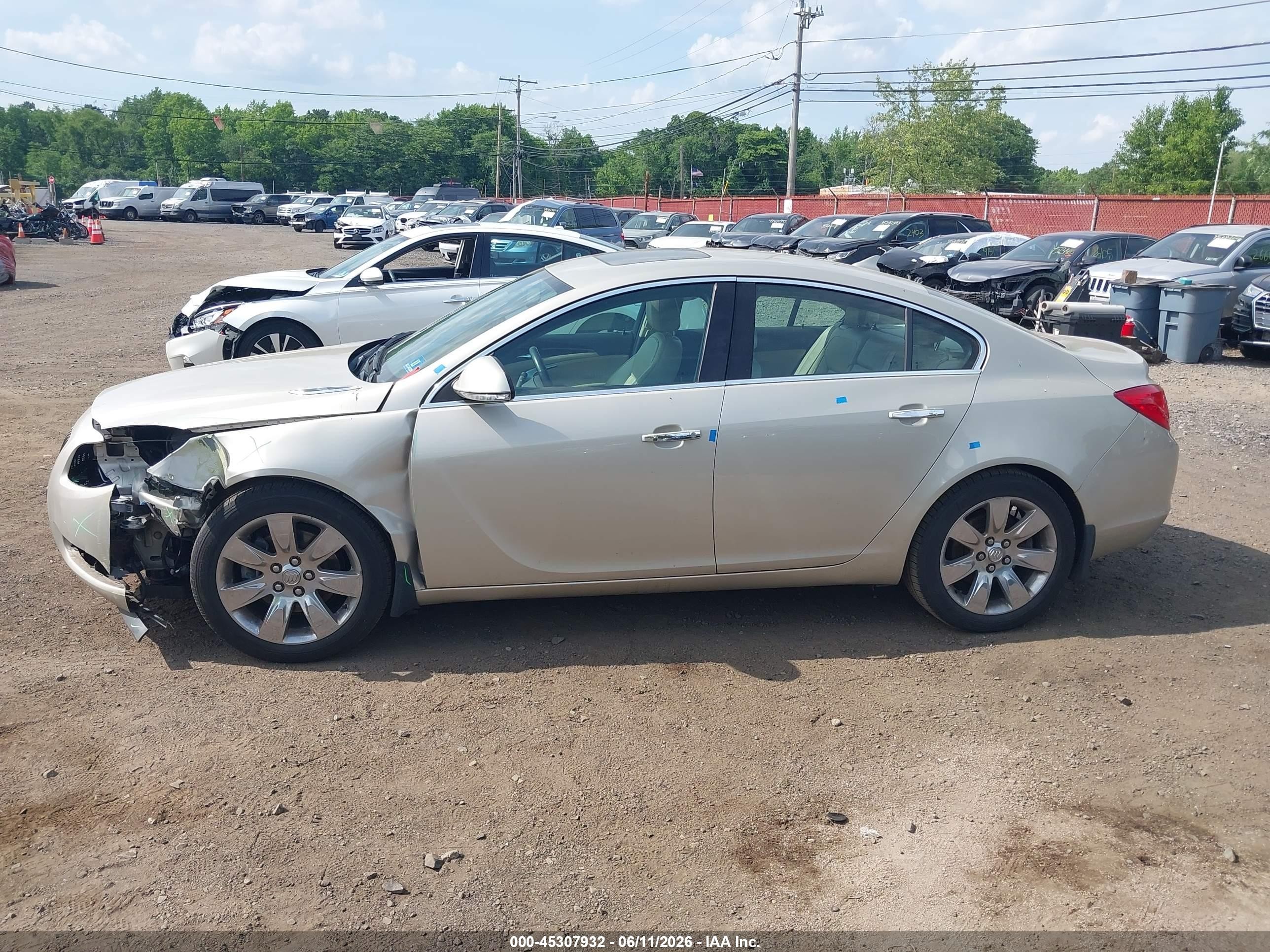 2013 Buick Regal Turbo - Premium 2 Beige vin: 2G4GT5GV7D9192691