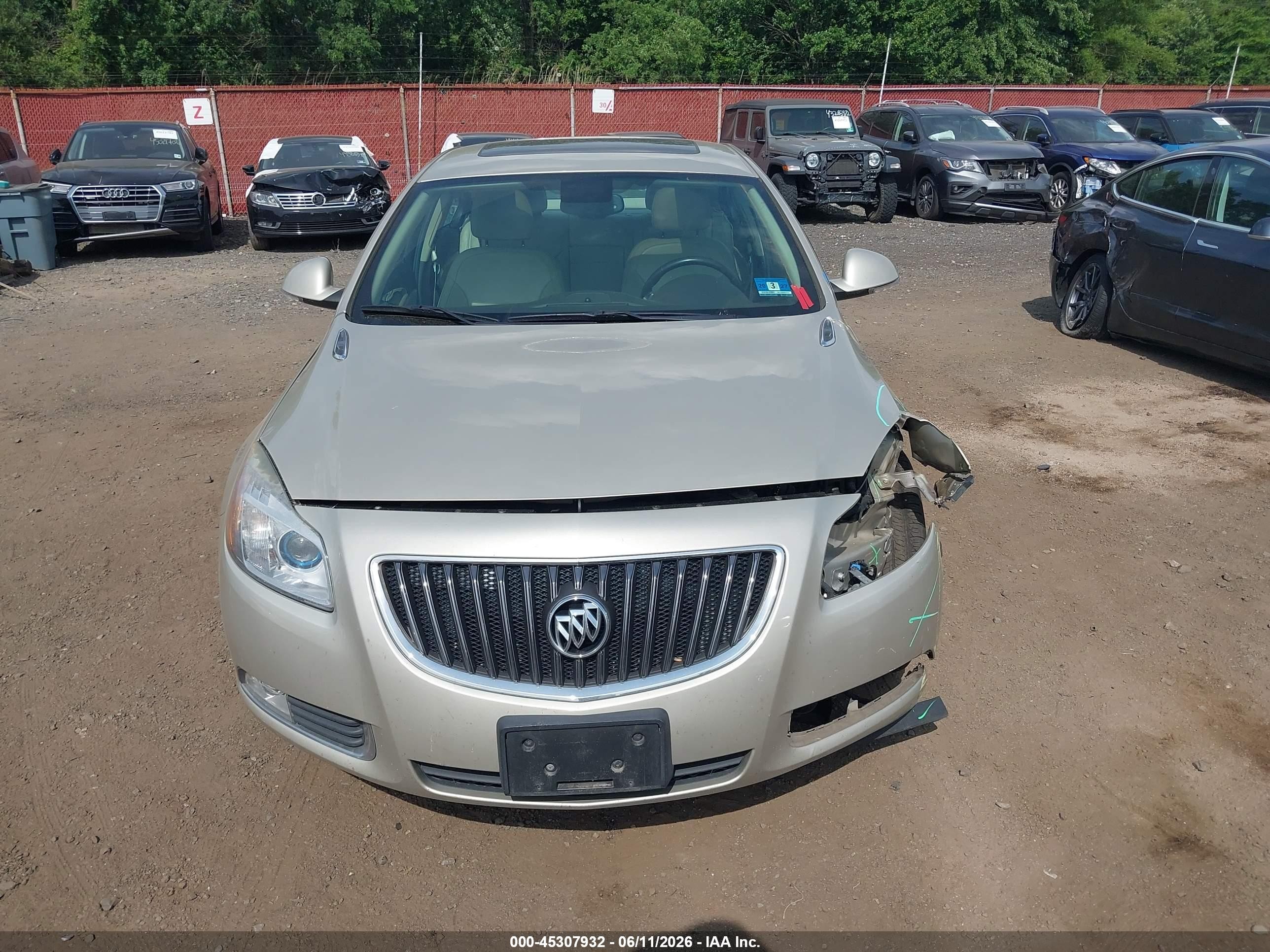 2013 Buick Regal Turbo - Premium 2 Beige vin: 2G4GT5GV7D9192691