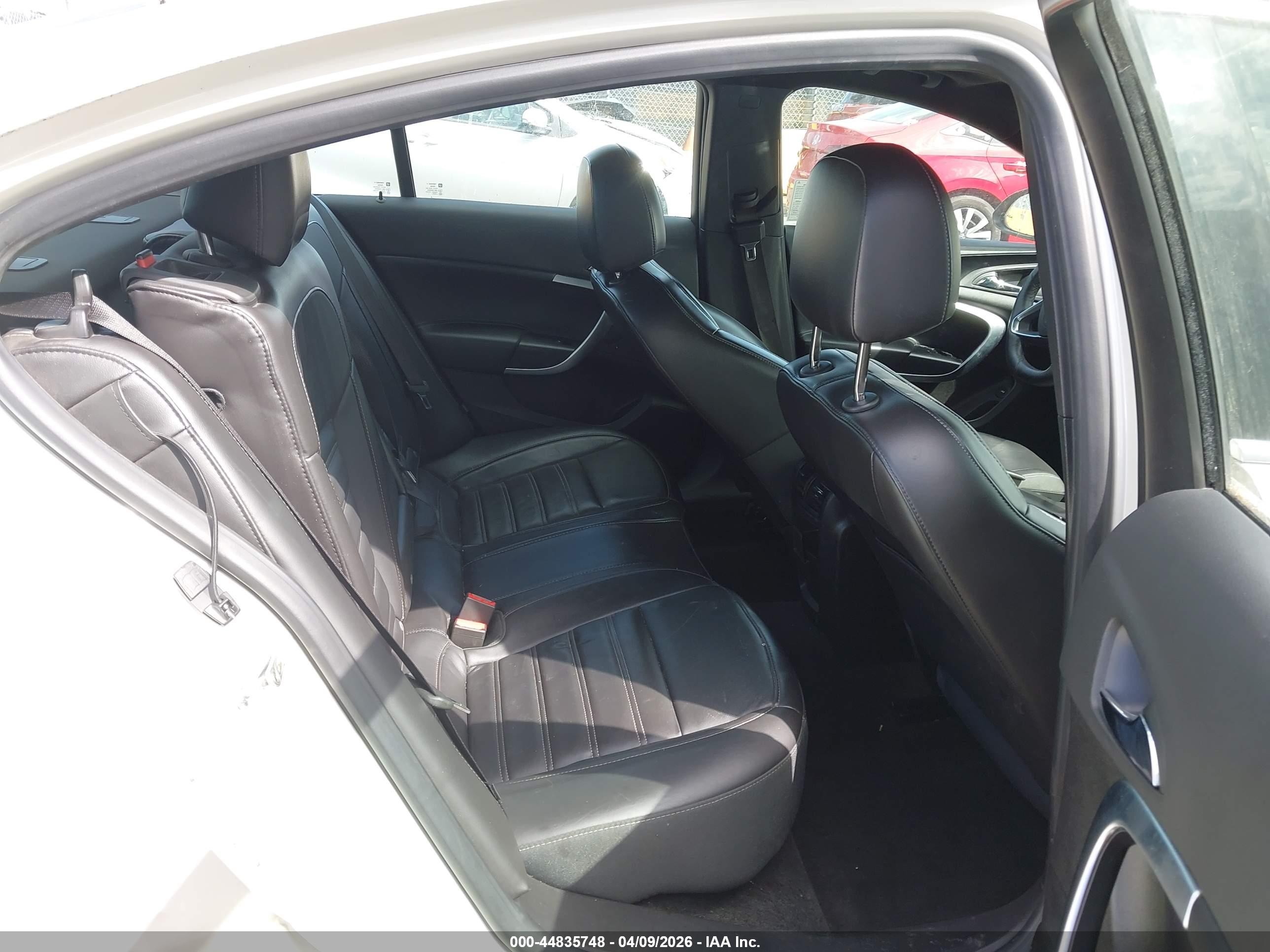 2014 Buick Regal Gs White vin: 2G4GT5GX5E9224427