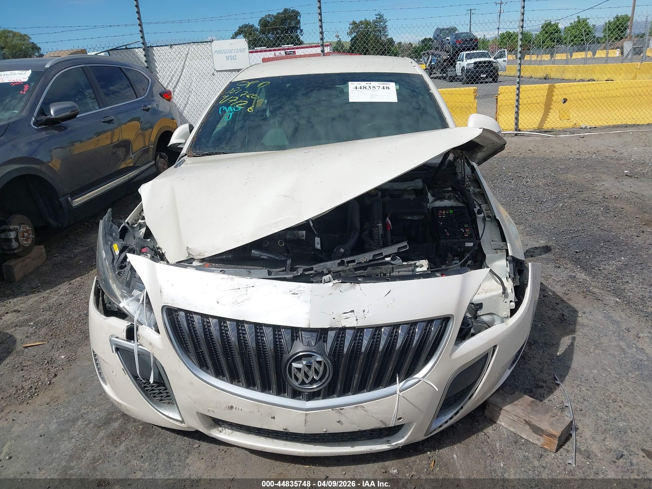 2014 Buick Regal Gs White vin: 2G4GT5GX5E9224427
