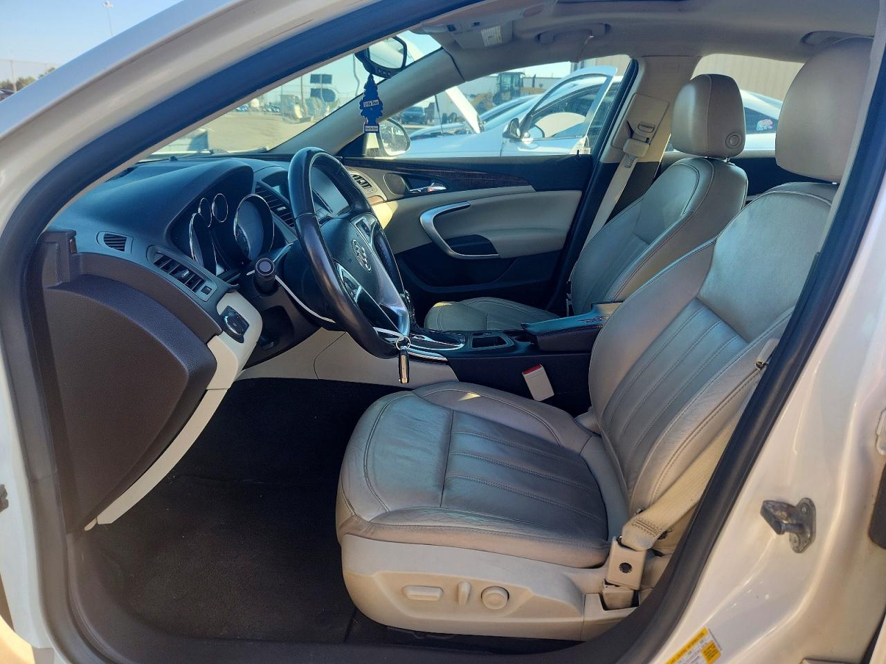 2012 Buick Regal Premium White vin: 2G4GU5GV9C9154214