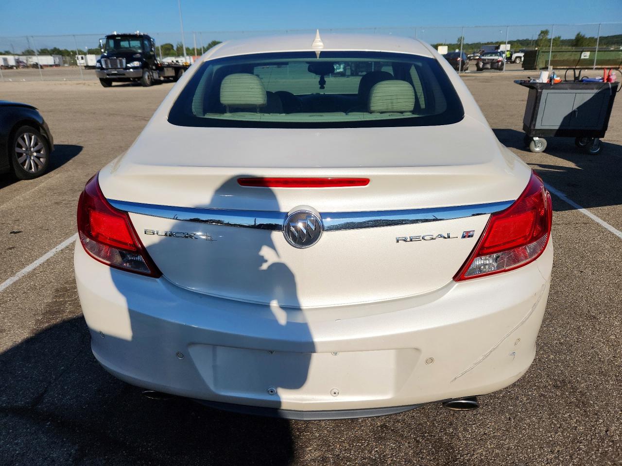 2012 Buick Regal Premium White vin: 2G4GU5GV9C9154214