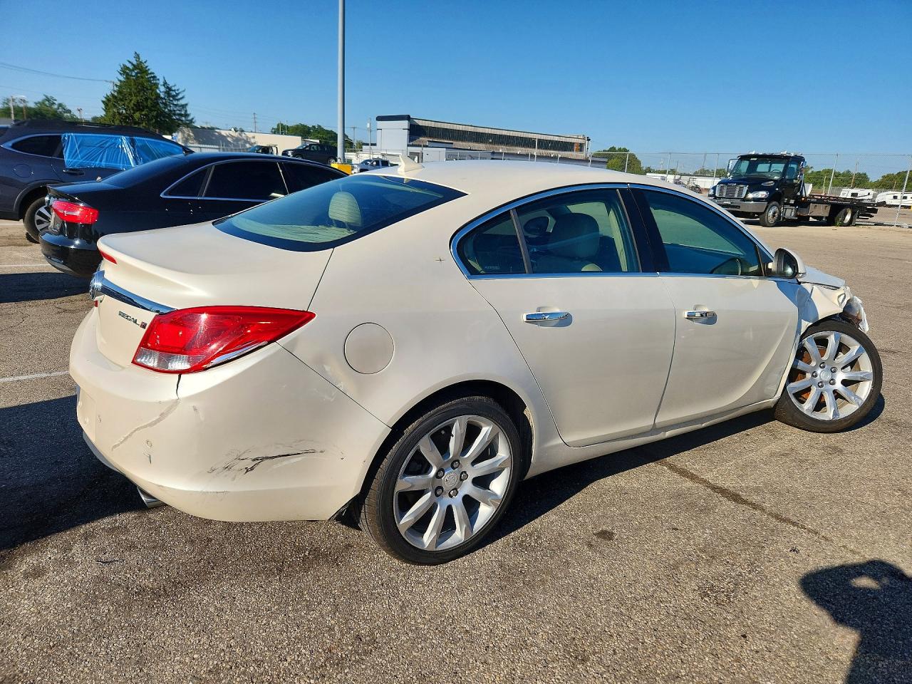 2012 Buick Regal Premium White vin: 2G4GU5GV9C9154214