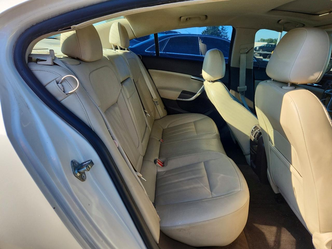 2012 Buick Regal Premium White vin: 2G4GU5GV9C9154214