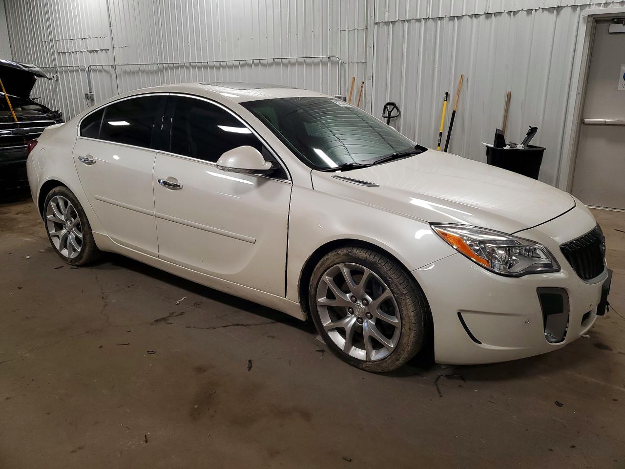 2014 Buick Regal Gs Cream vin: 2G4GU5GX2E9208408