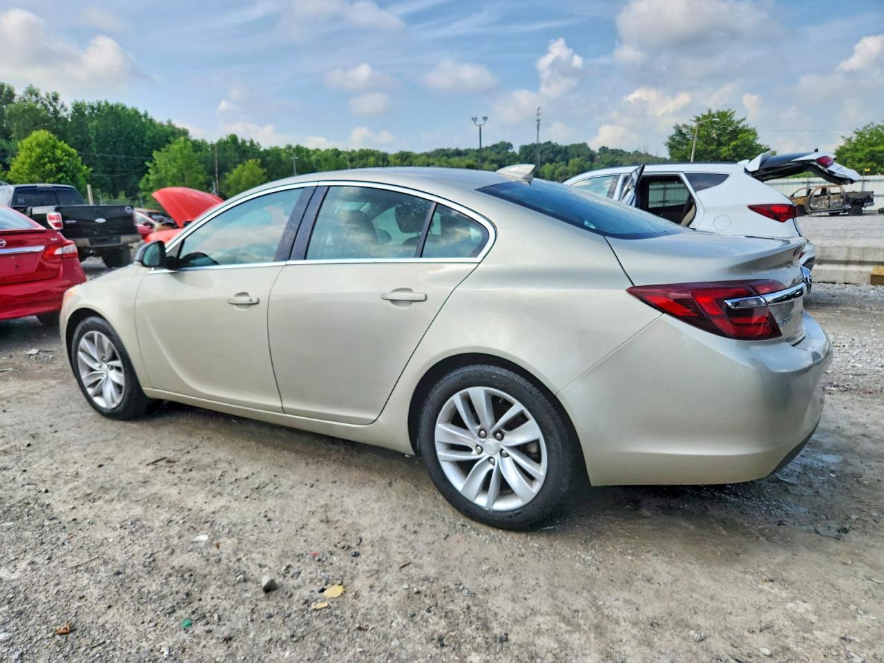 2015 Buick Regal Beige vin: 2G4GV5EK2F9128659