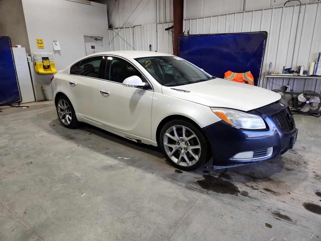 2012 Buick Regal Gs White vin: 2G4GV5GV6C9193534 Damage: Right Rocker Panel Molding, Broken, Replacement Required