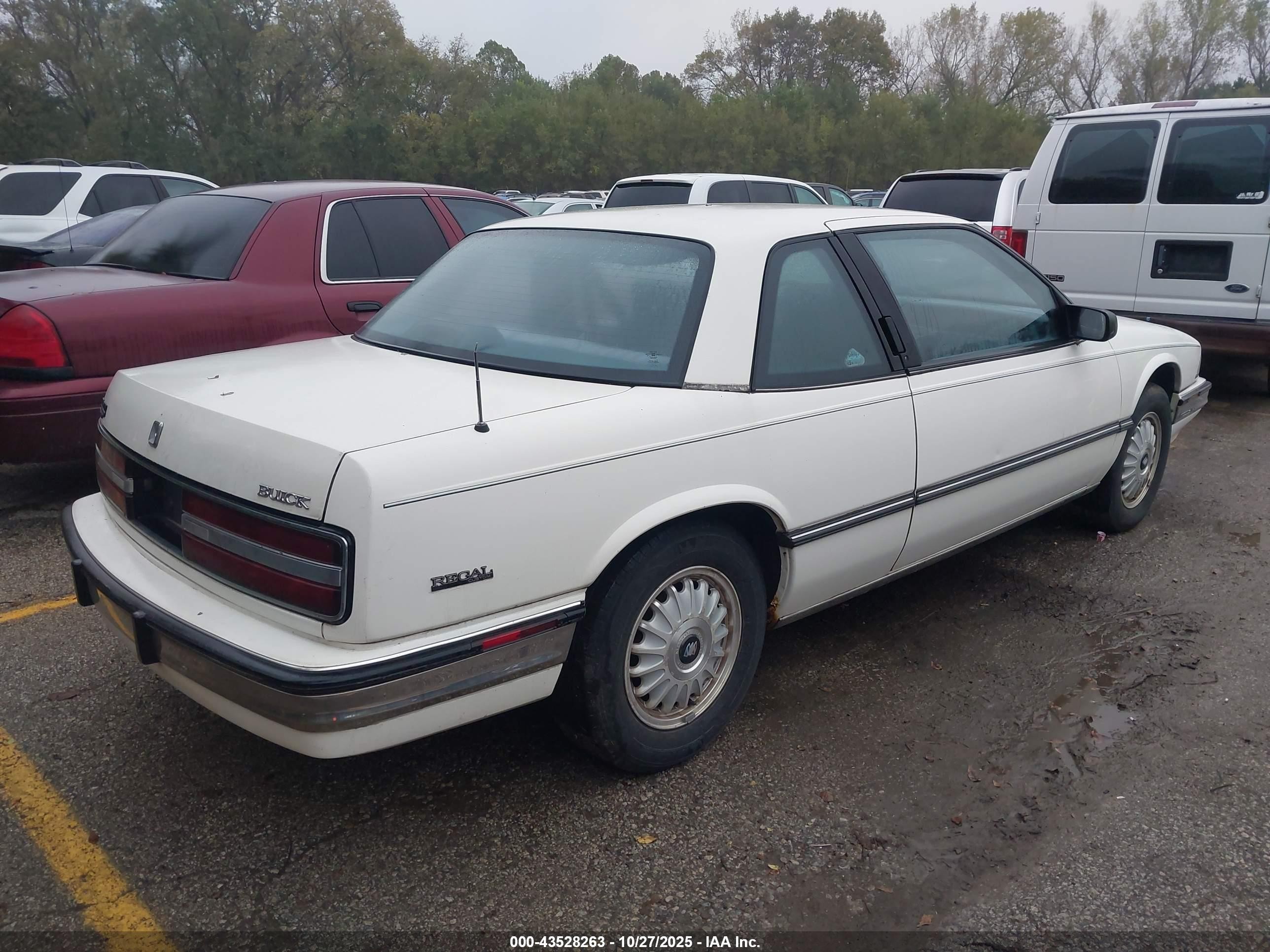 1992 Buick Regal Custom White vin: 2G4WB14T8N1478320