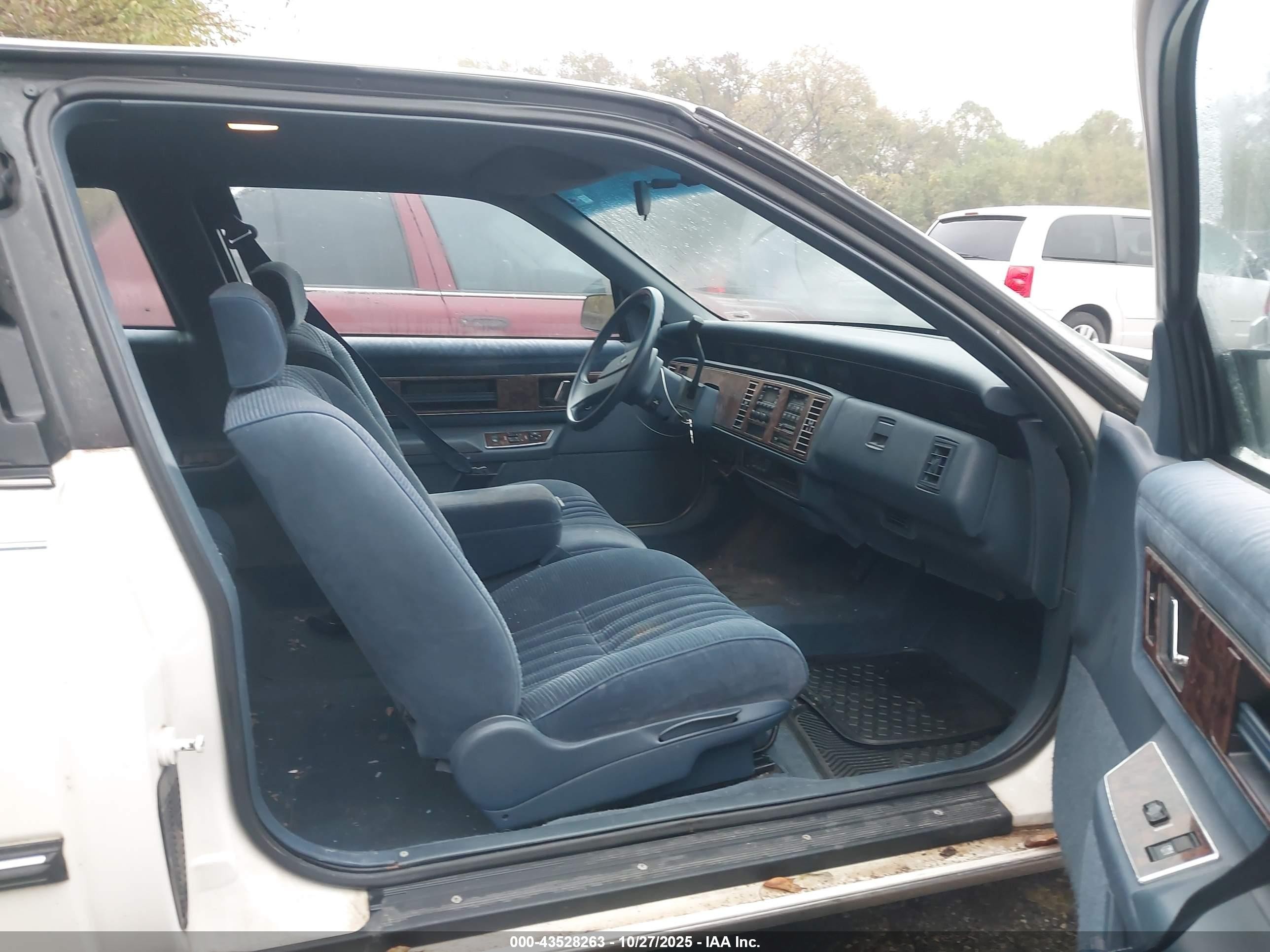 1992 Buick Regal Custom White vin: 2G4WB14T8N1478320