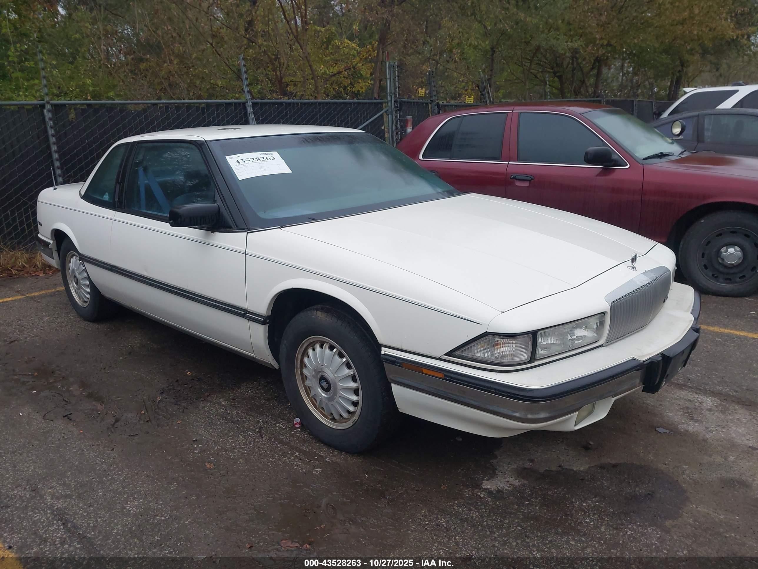1992 Buick Regal Custom White vin: 2G4WB14T8N1478320