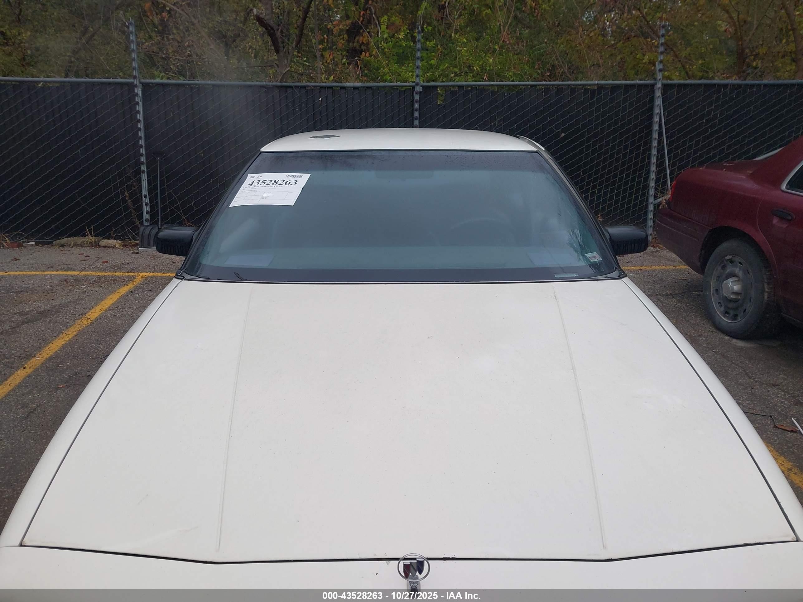 1992 Buick Regal Custom White vin: 2G4WB14T8N1478320