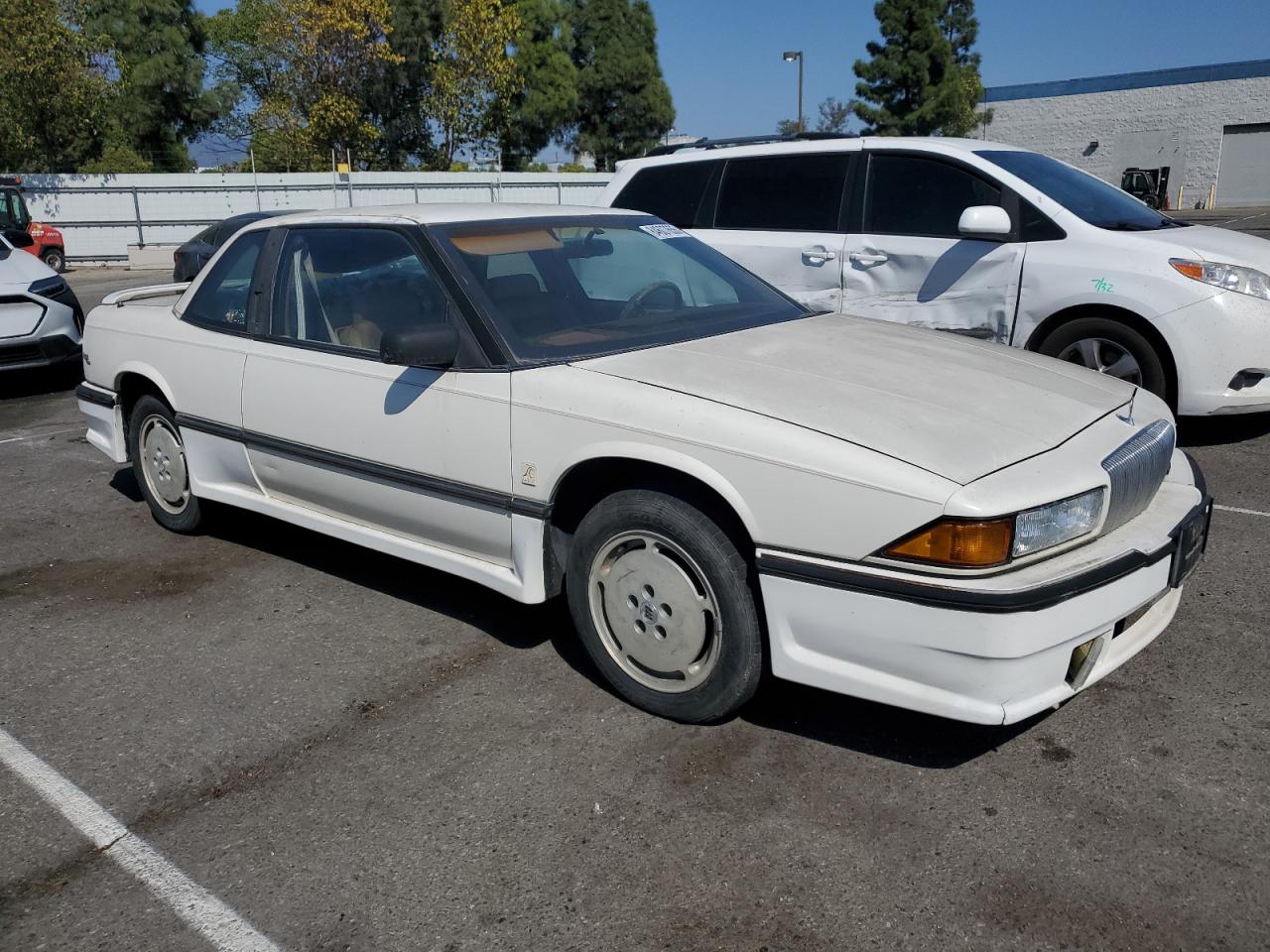 1989 Buick Regal Custom White vin: 2G4WB14W6K1424245