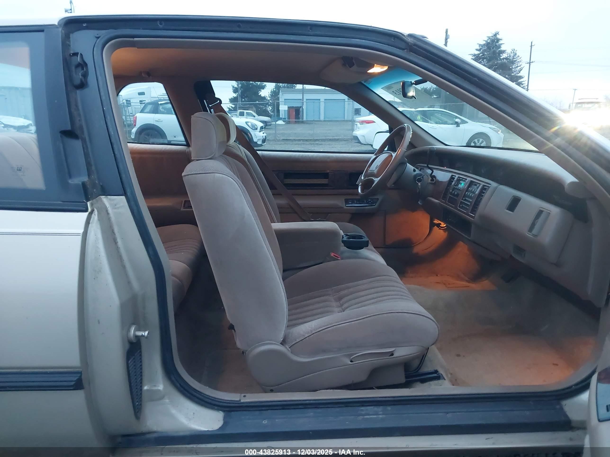 1994 Buick Regal Custom Champagne vin: 2G4WB15L5R1436742