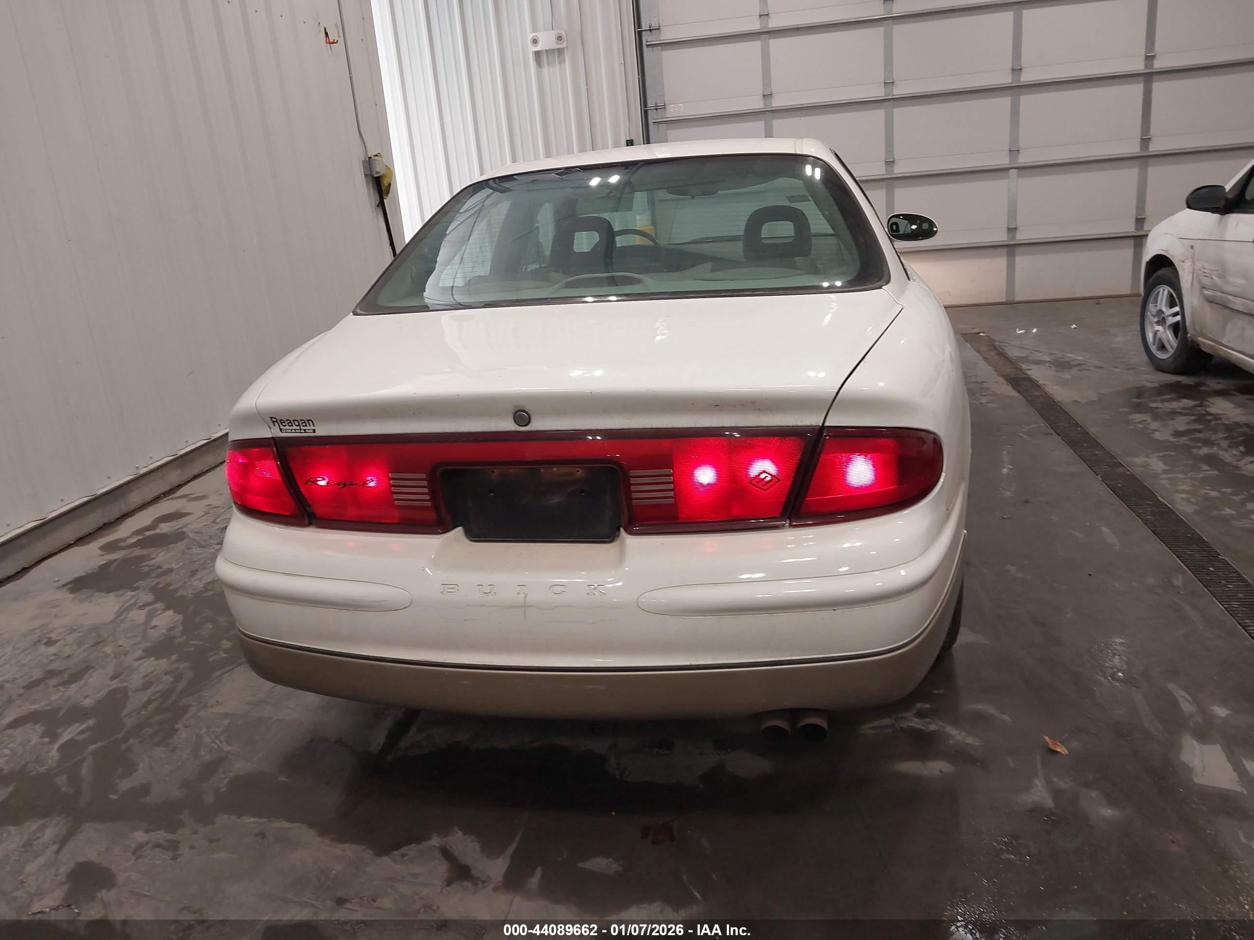 2004 Buick Regal Ls White vin: 2G4WB52K241242259