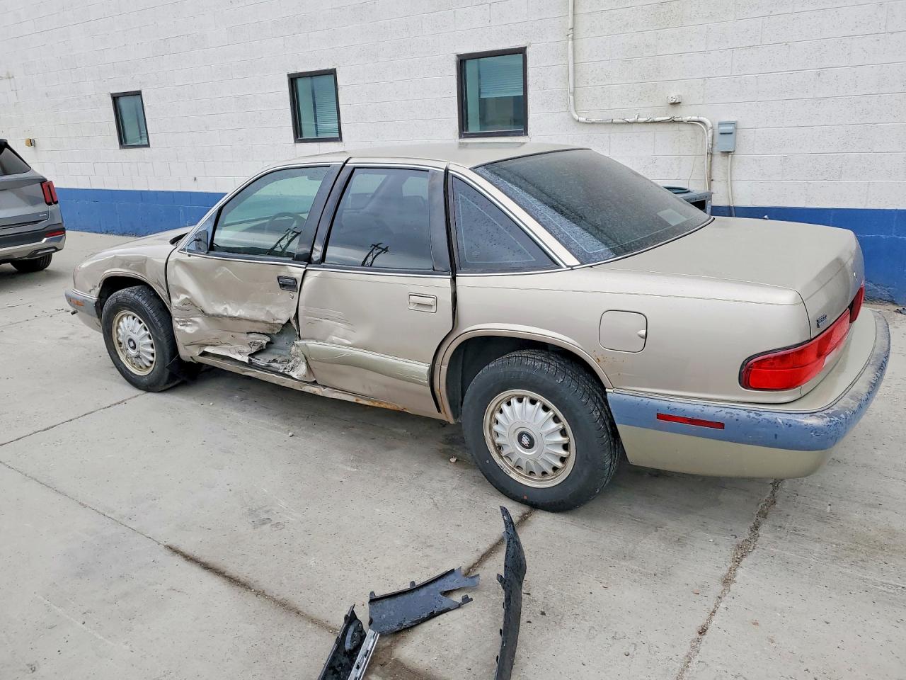 1996 Buick Regal Custom Gold vin: 2G4WB52K4T1403788