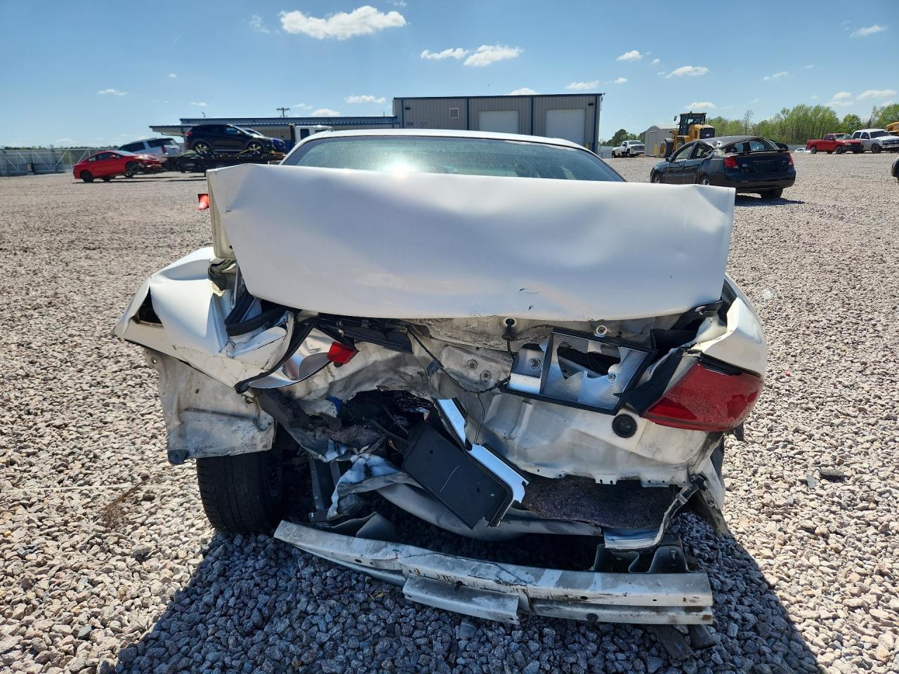 2003 Buick Regal Ls White vin: 2G4WB52KX31155935