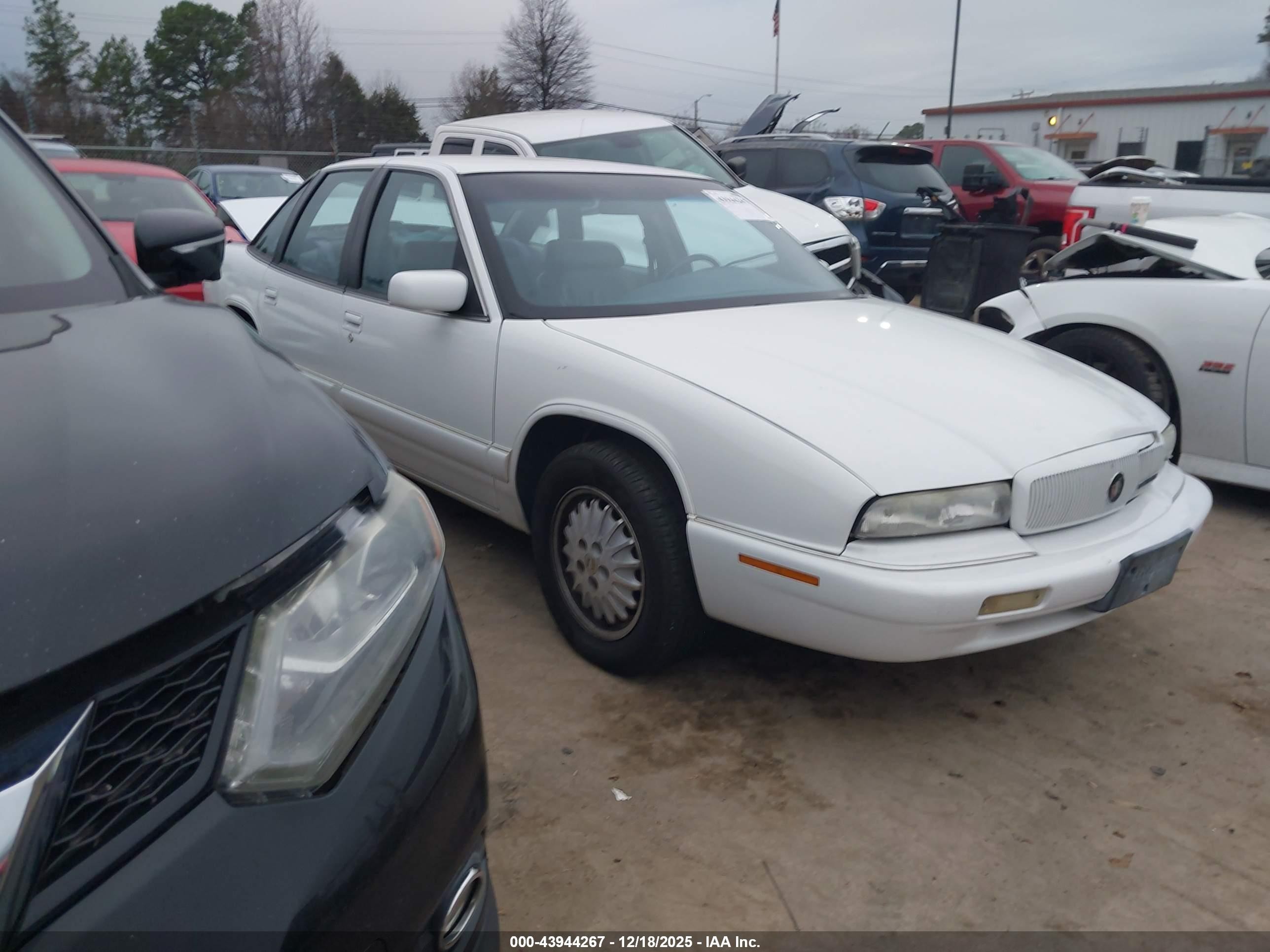 1995 Buick Regal Custom White vin: 2G4WB52L0S1442871