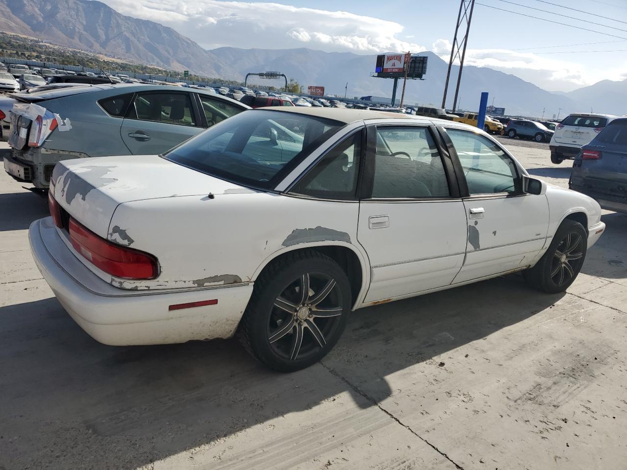 1995 Buick Regal Custom White vin: 2G4WB52L3S1451225