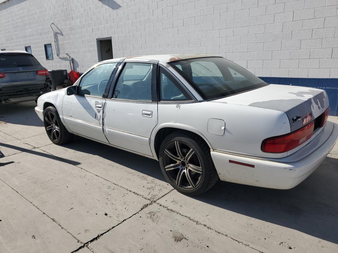 1995 Buick Regal Custom White vin: 2G4WB52L3S1451225