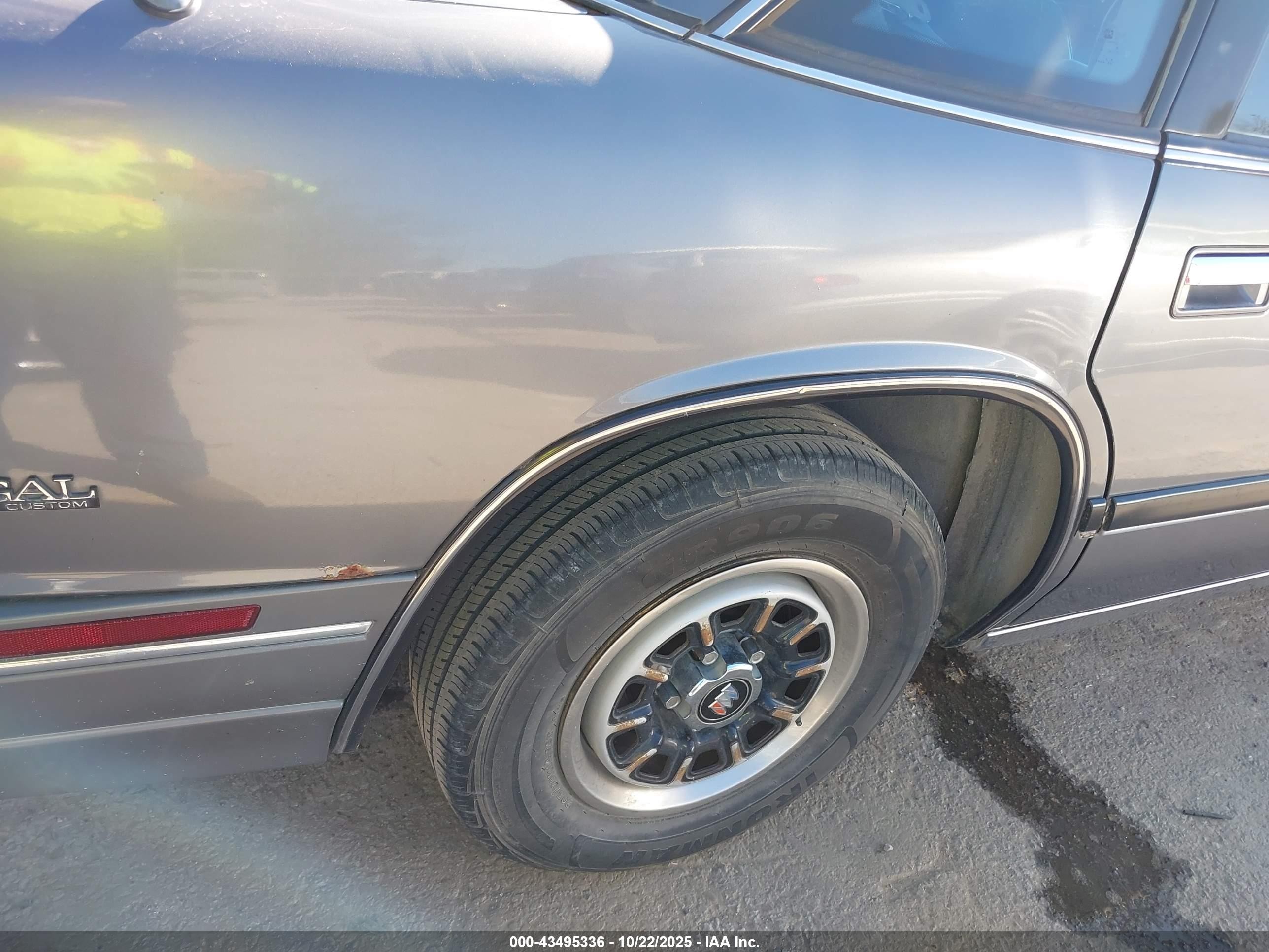 1992 Buick Regal Custom Gray vin: 2G4WB54T5N1472417