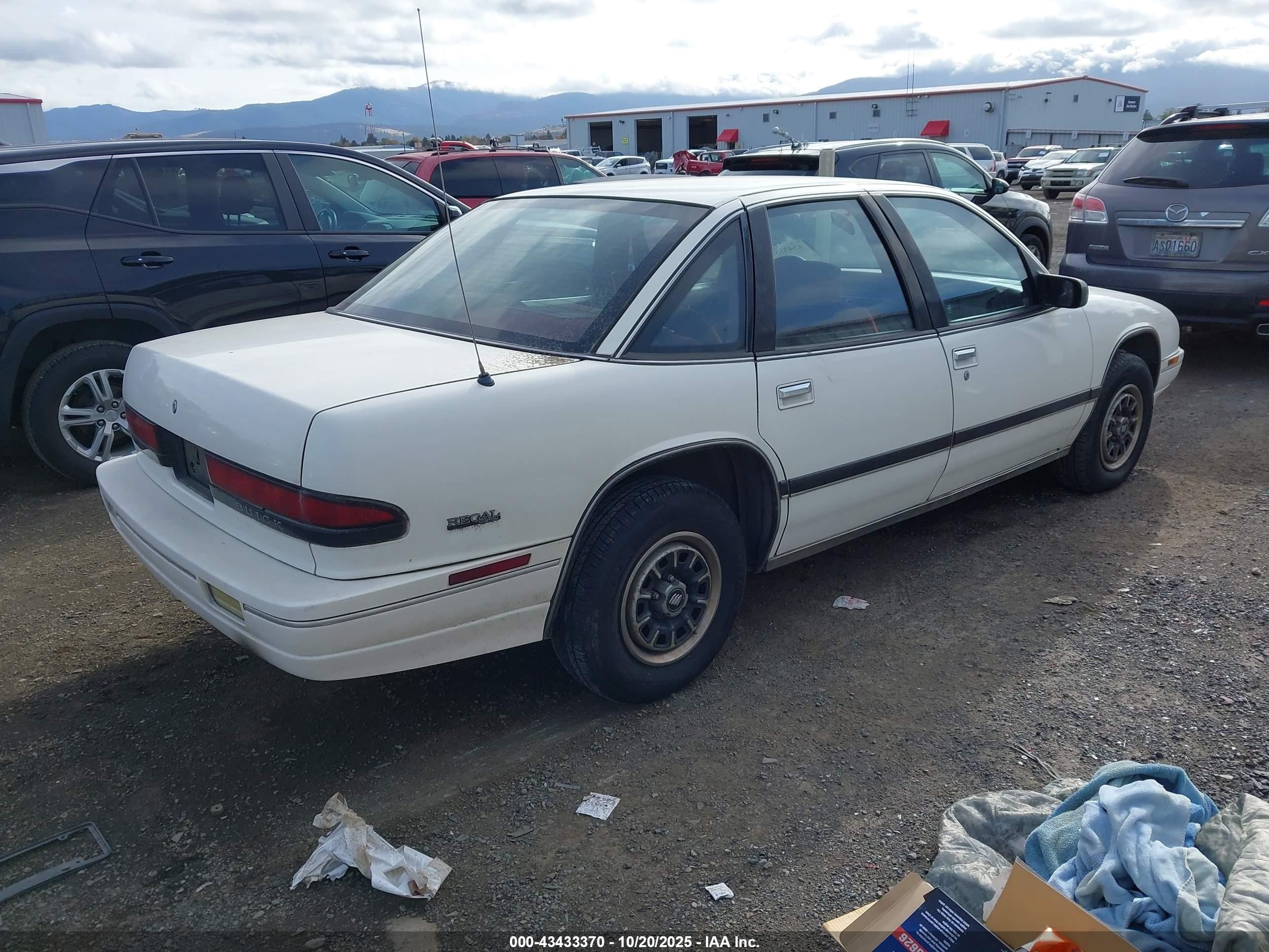 1992 Buick Regal Custom White vin: 2G4WB54T8N1502574
