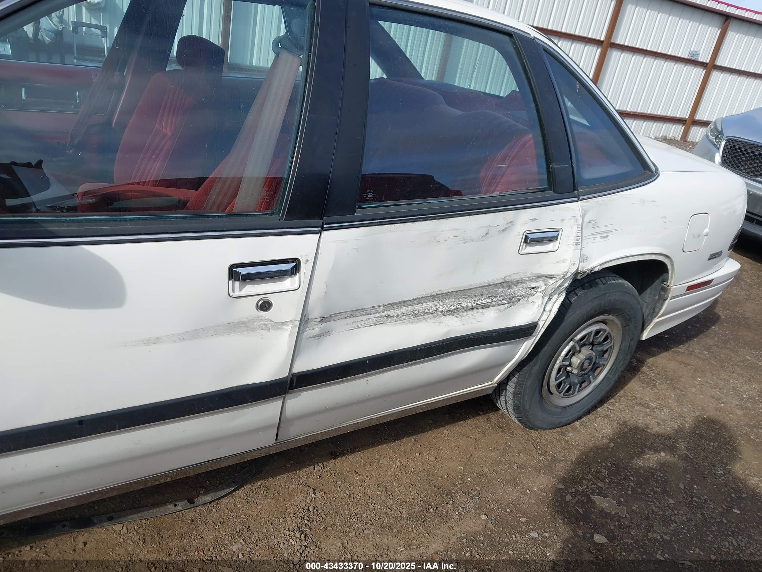 1992 Buick Regal Custom White vin: 2G4WB54T8N1502574