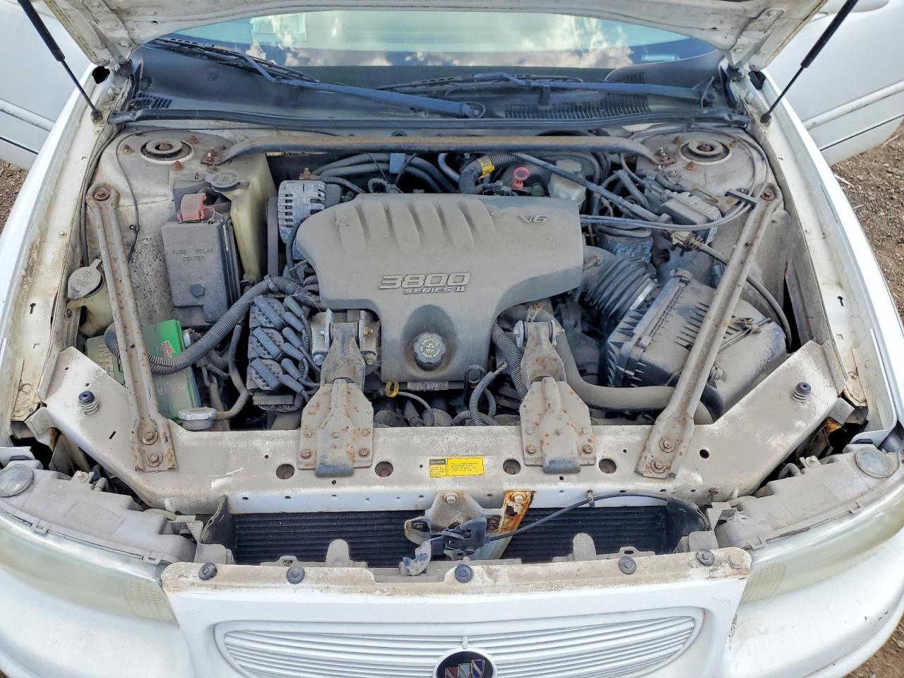 2001 Buick Regal Ls White vin: 2G4WB55K711153312